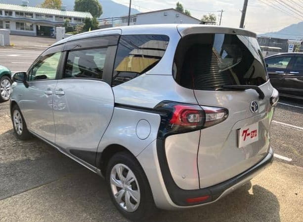 2019 Toyota Sienta thumbnail 4