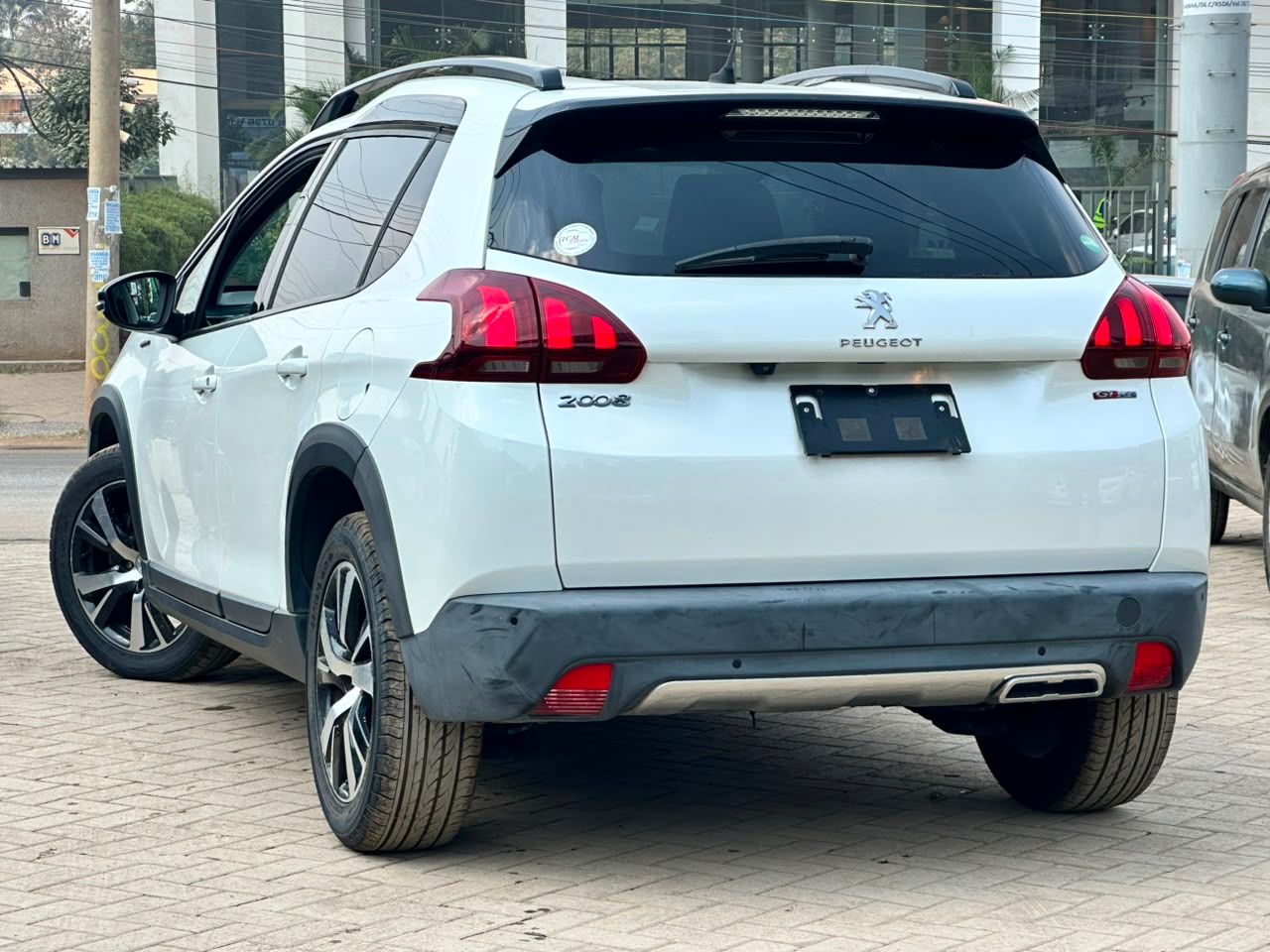 2019 Peugeot 2008 thumbnail 4