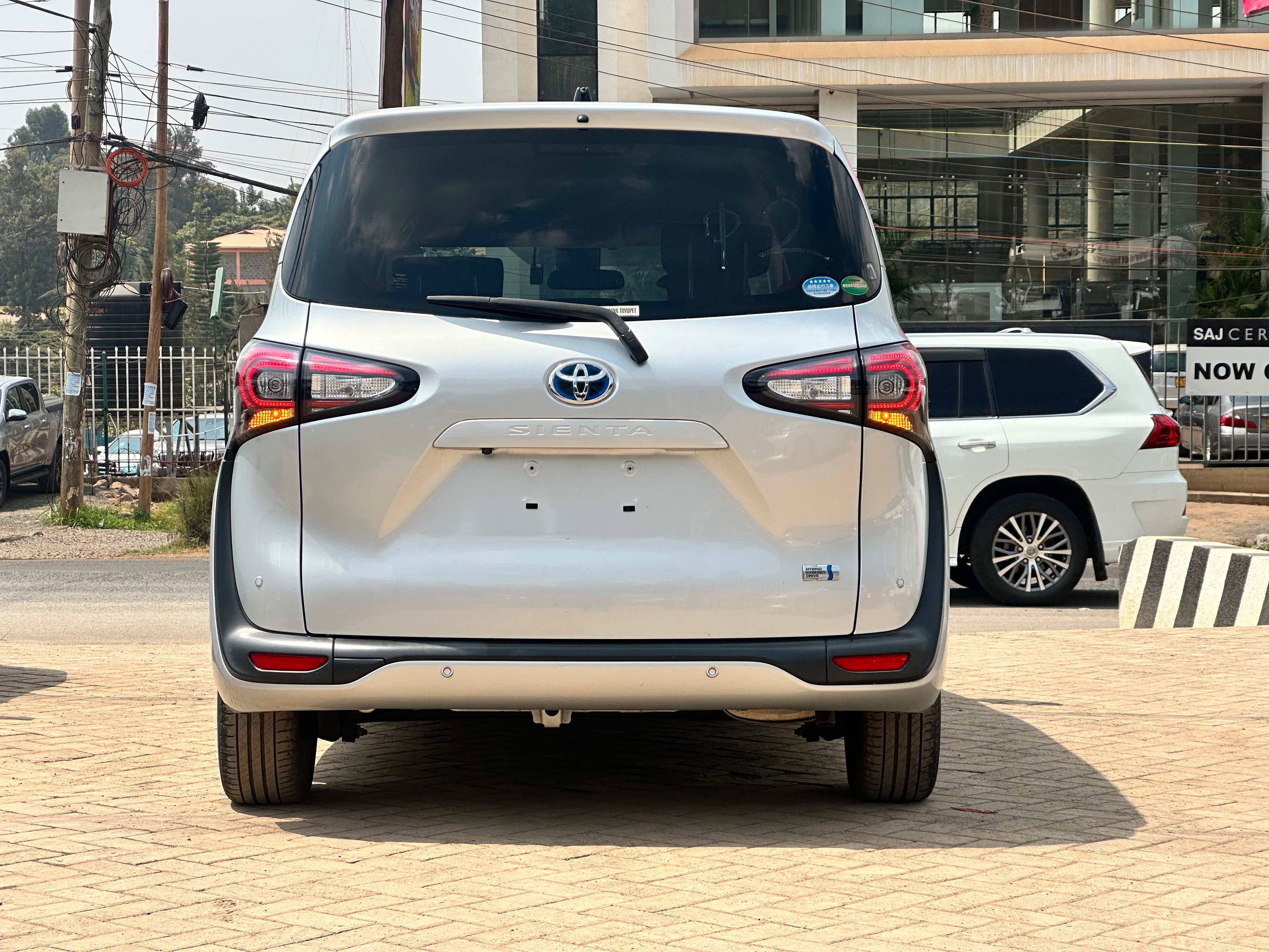 2019 Toyota Sienta thumbnail 6