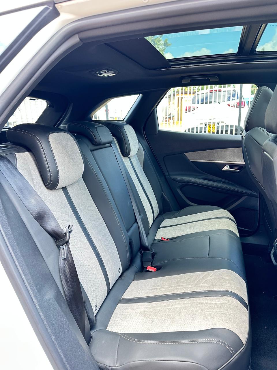 2018 Peugeot 3008 Hybrid - view 3