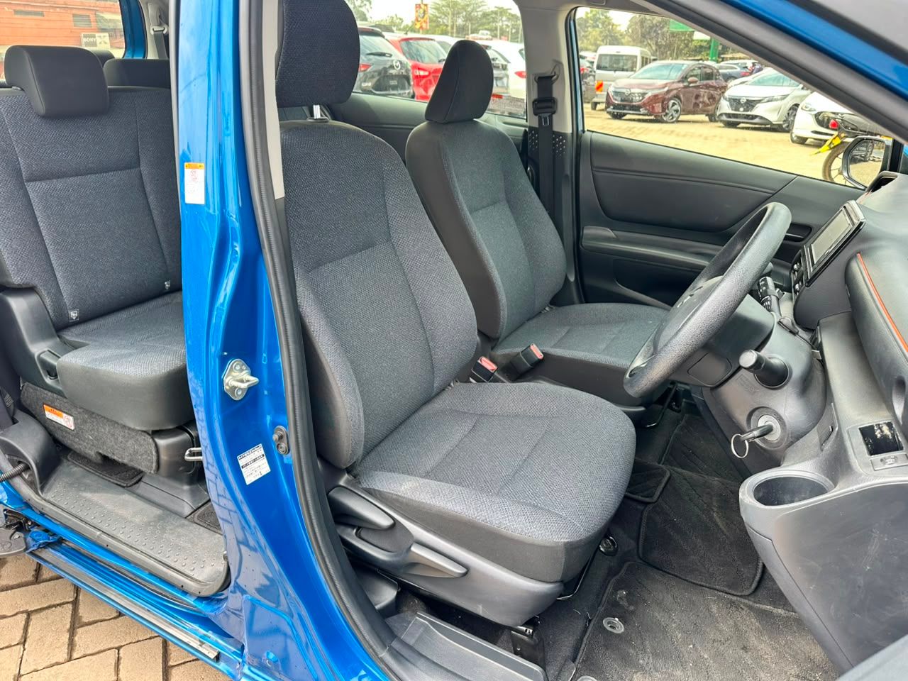 2018 Toyota Sienta Non Hybrid thumbnail 7
