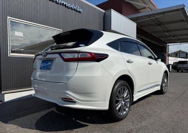2019 Toyota Harrier - view 3