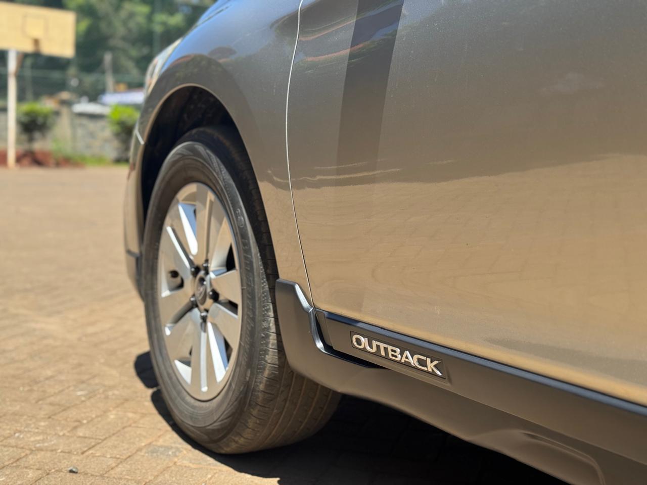 2016 Subaru Outback thumbnail 7