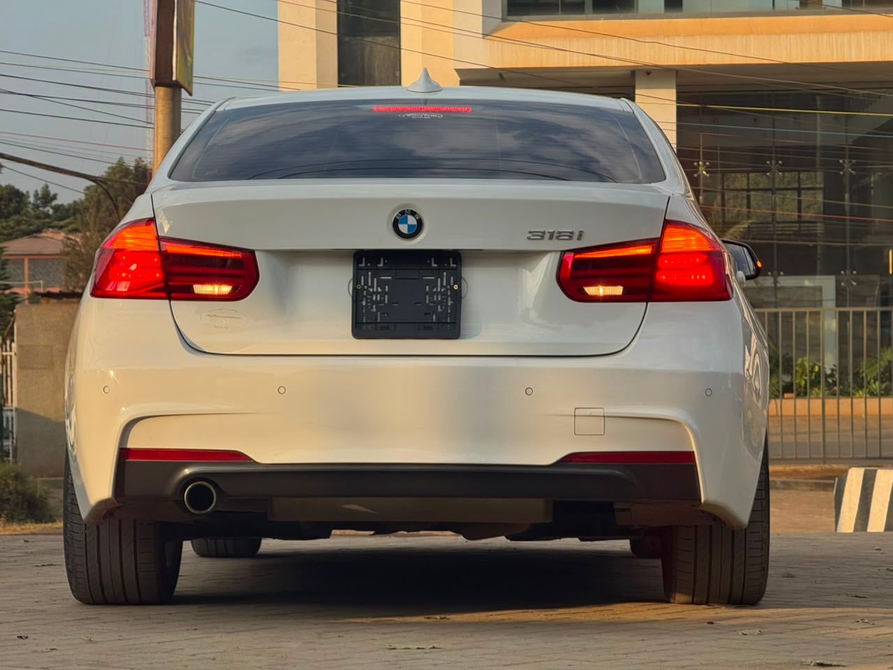2017 BMW 318i thumbnail 6