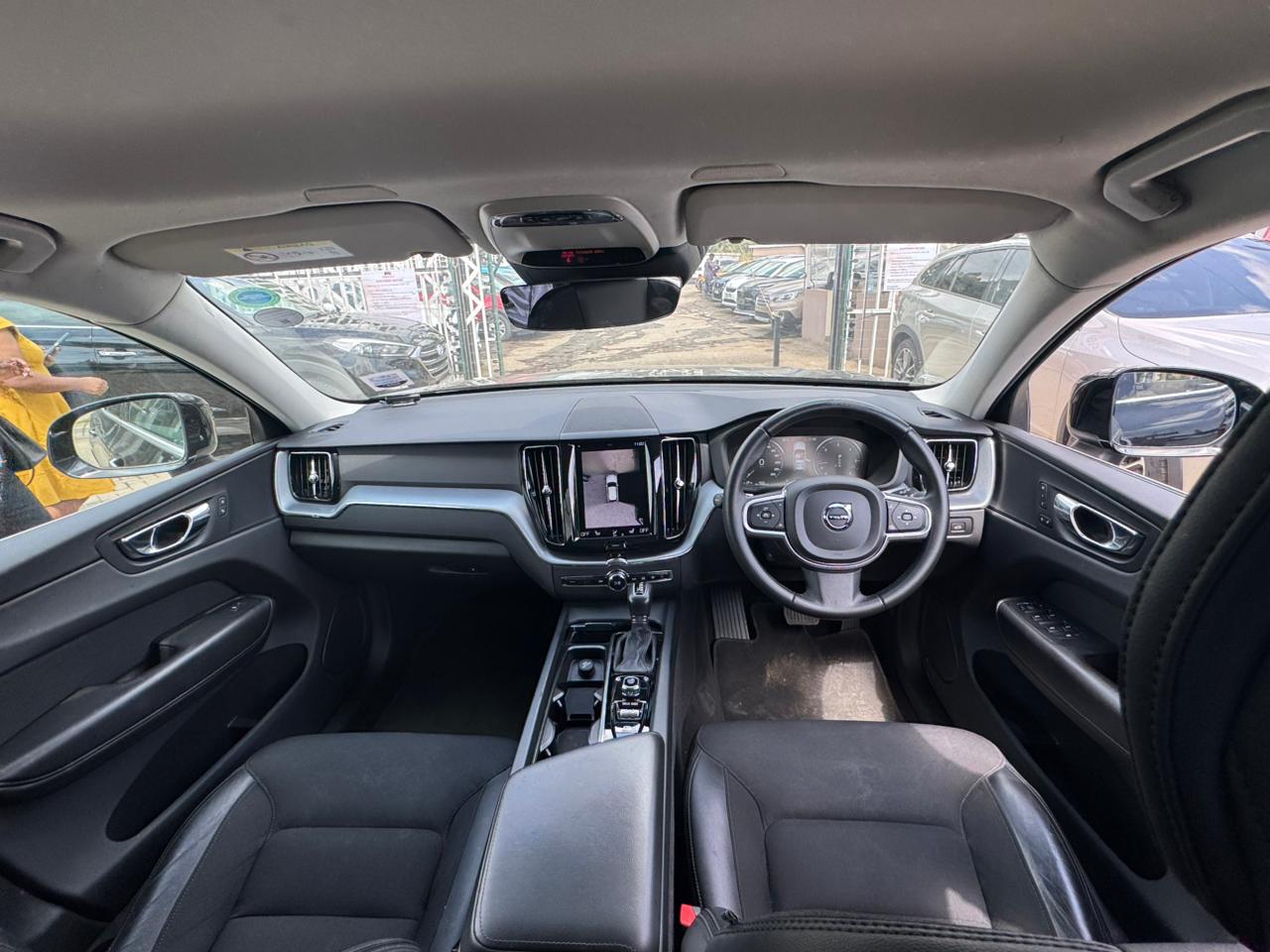 2019 Volvo XC60 D4 Momentum thumbnail 7
