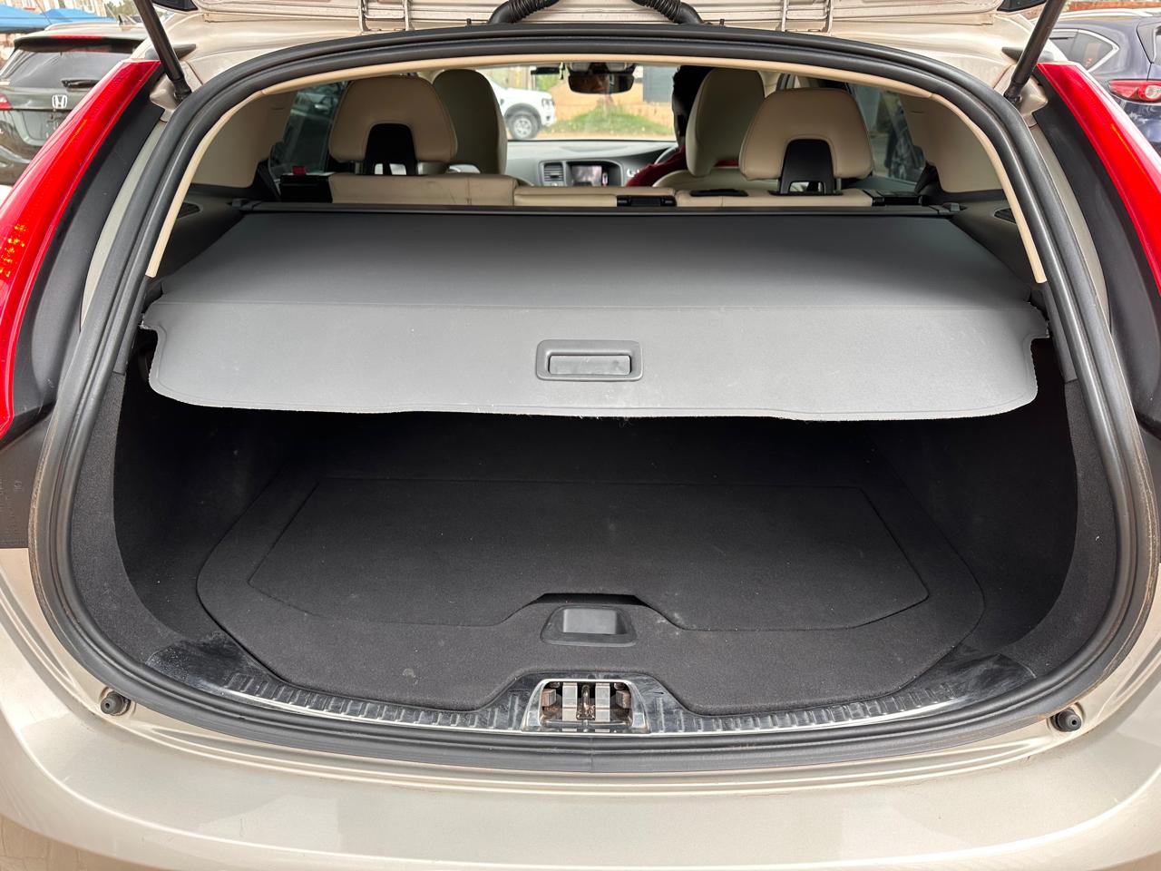 2018 Volvo V60 D4 thumbnail 9