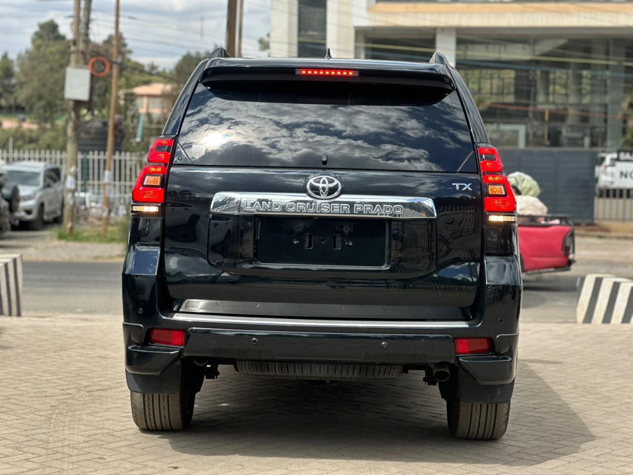 2019 Toyota Landcruiser  TX  thumbnail 6