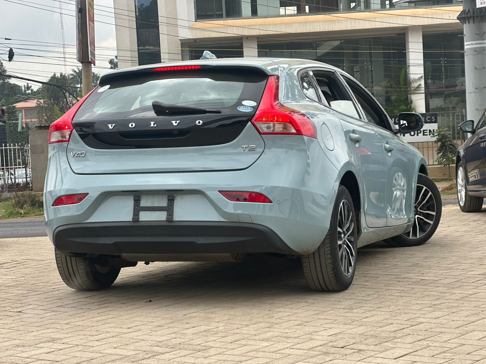 2019 Volvo V40 T2 thumbnail 5