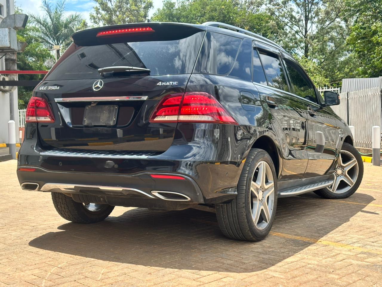 2016 Mercedes-Benz GLE 350d thumbnail 8