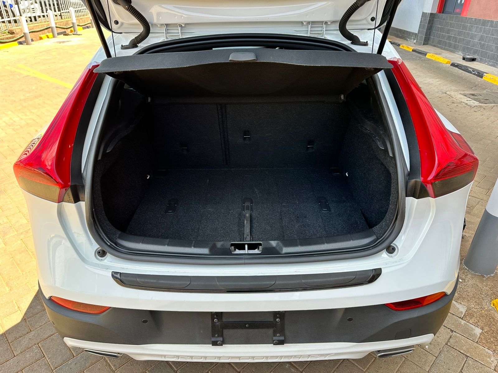 2019 Volvo V40 Cross Country D4 thumbnail 7