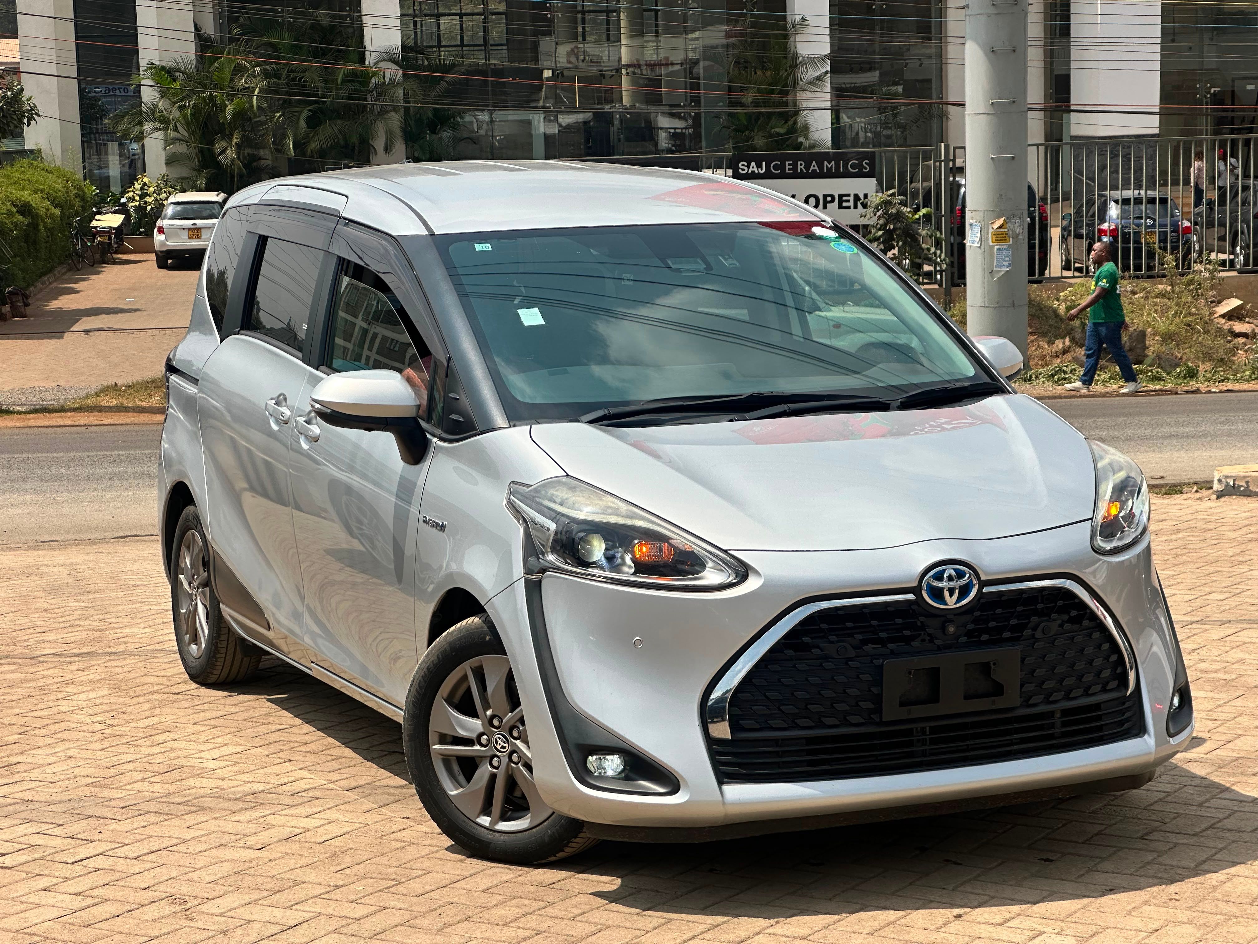 2019 Toyota Sienta - view 2