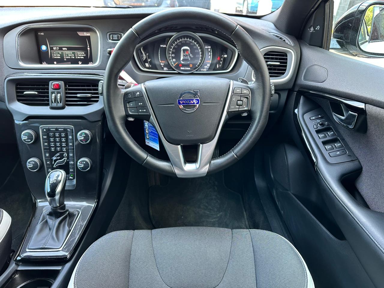 2019 Volvo V40 Cross Country D4 thumbnail 13