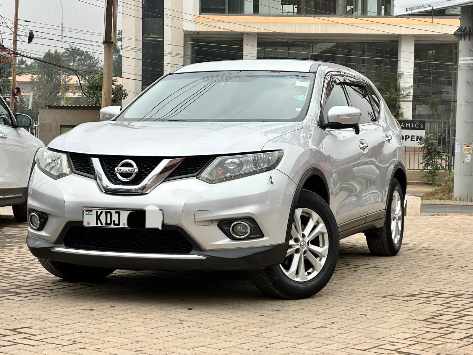 2015 Nissan Xtrail thumbnail 3