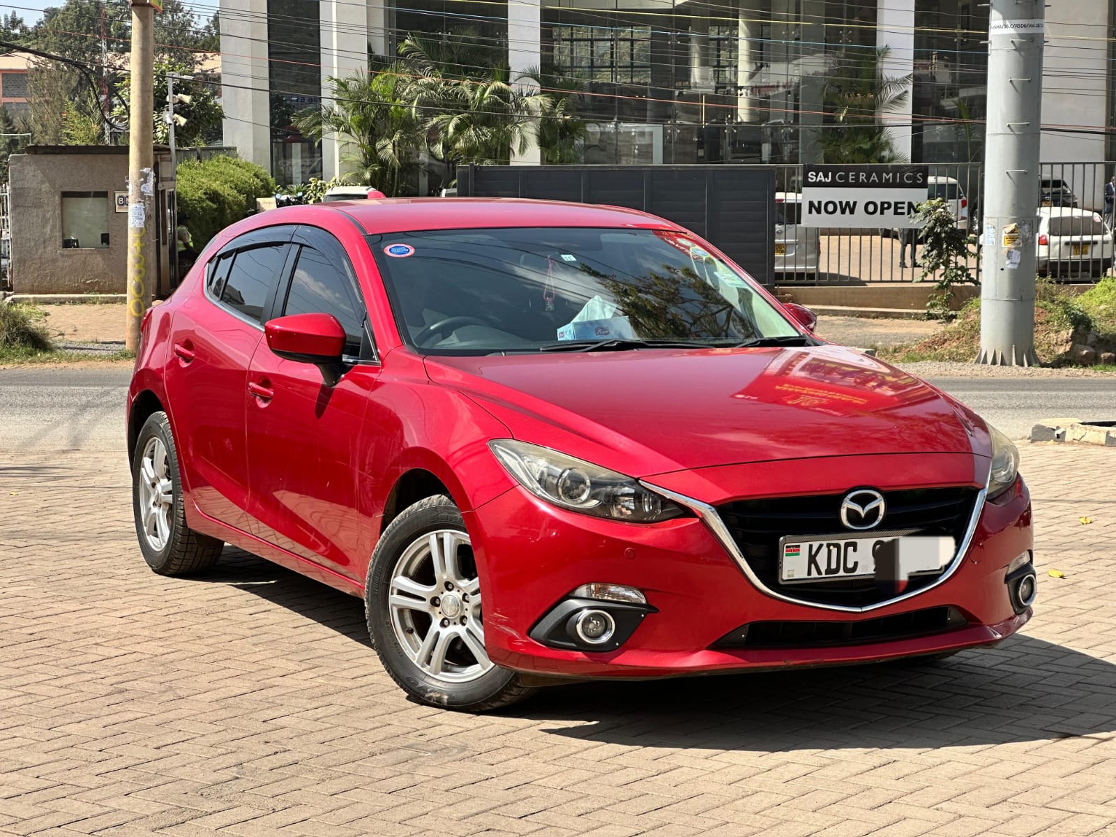 2014 Mazda Axela thumbnail 2
