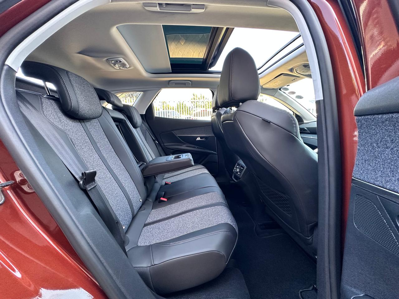 2018 Peugeot 3008  thumbnail 5