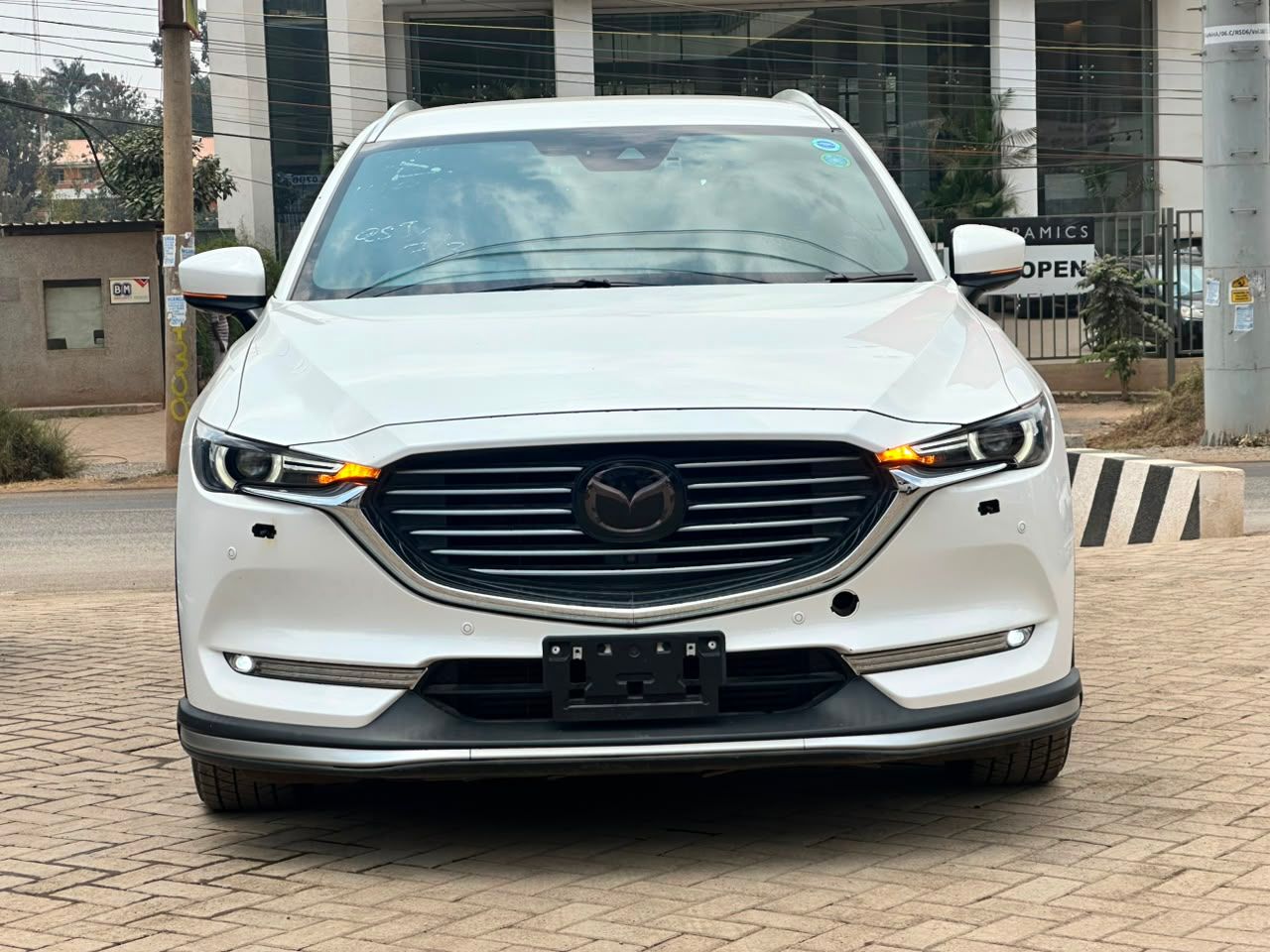 2018 Mazda CX8 - view 3