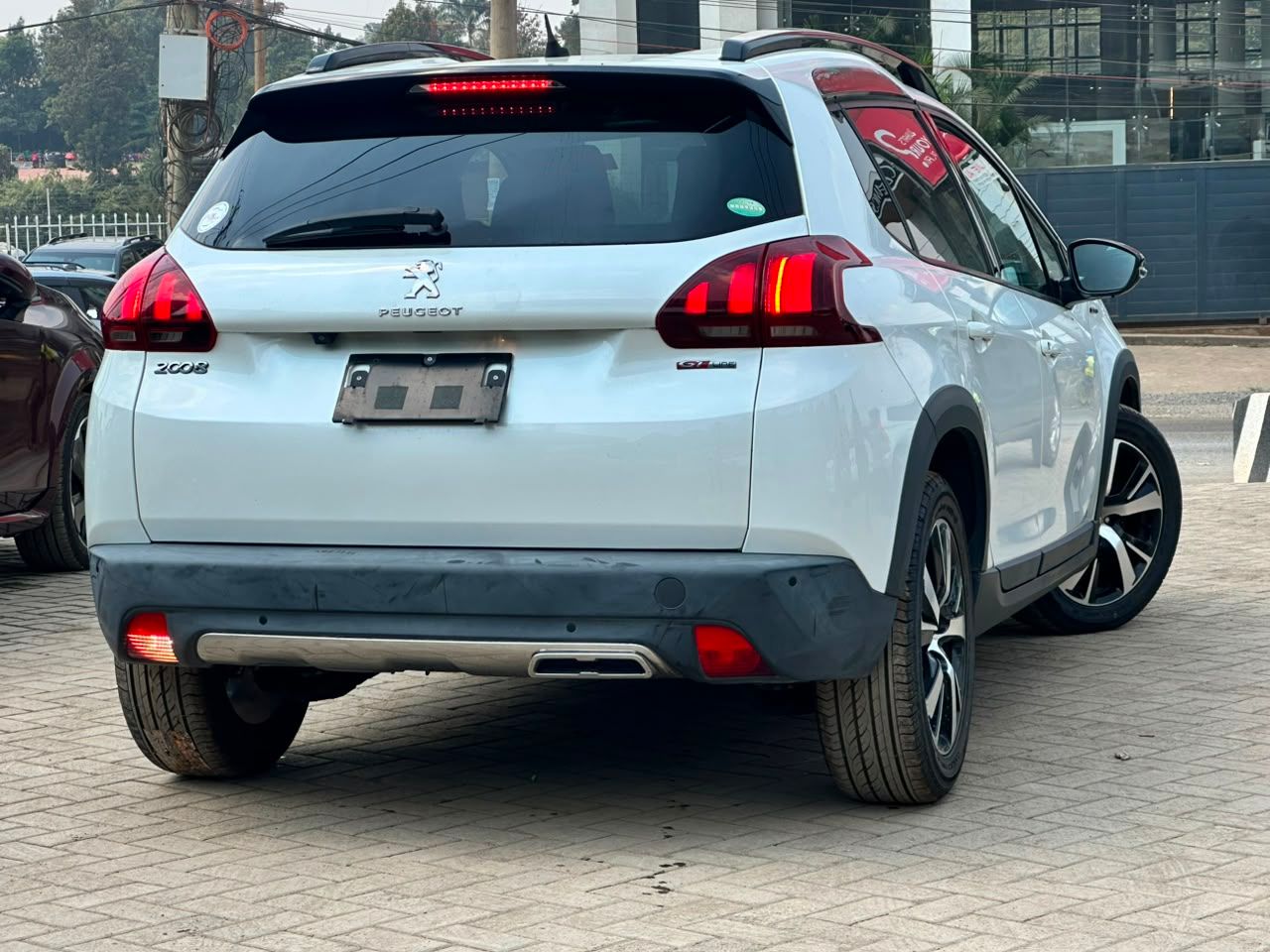 2019 Peugeot 2008 thumbnail 5