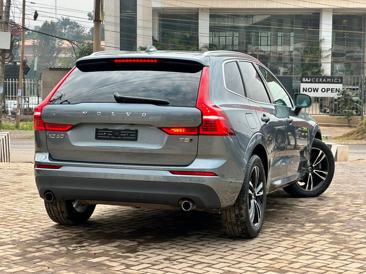 2018 Volvo XC60 T5 thumbnail 5