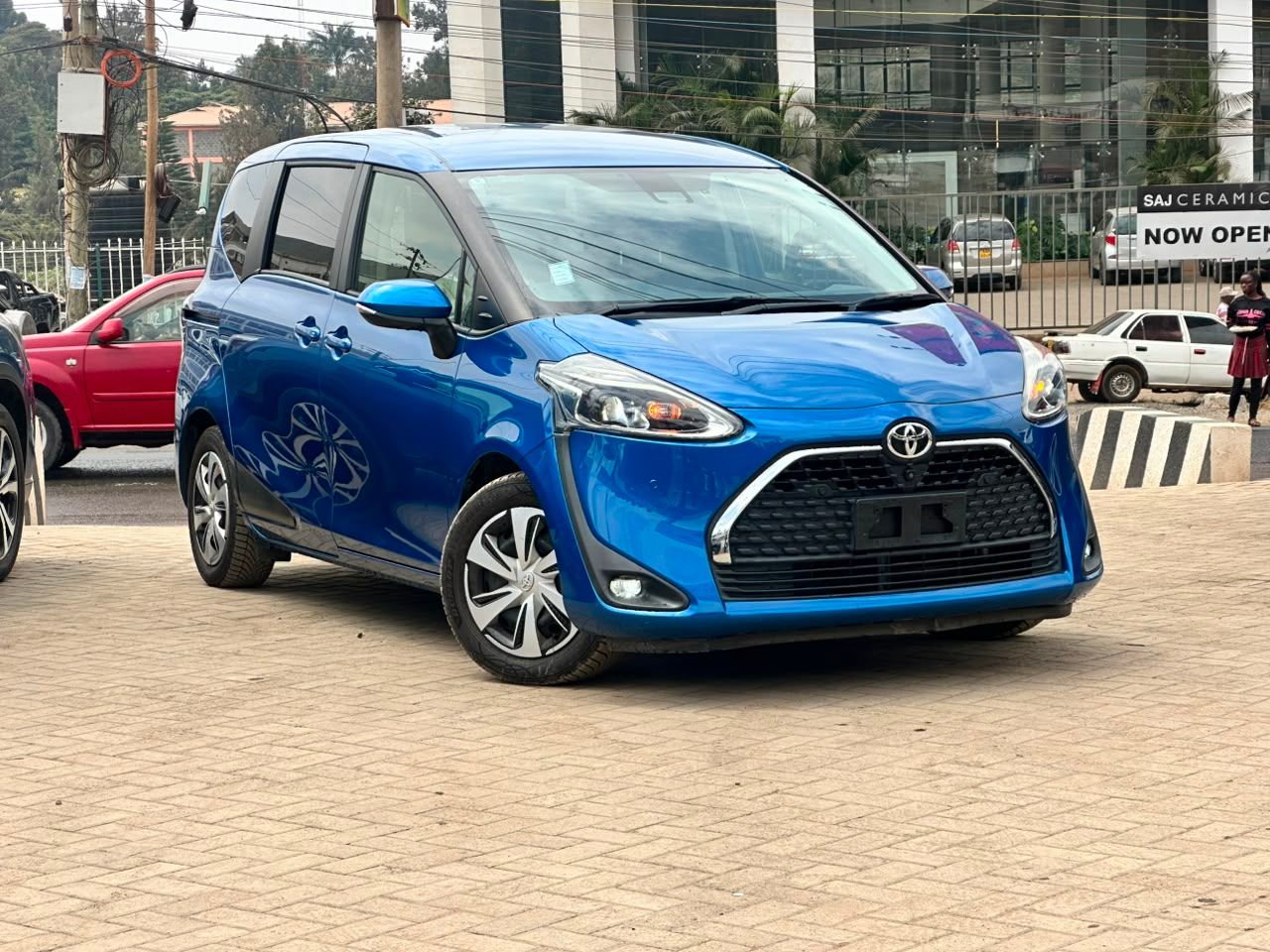 2020 Toyota Sienta  - view 2