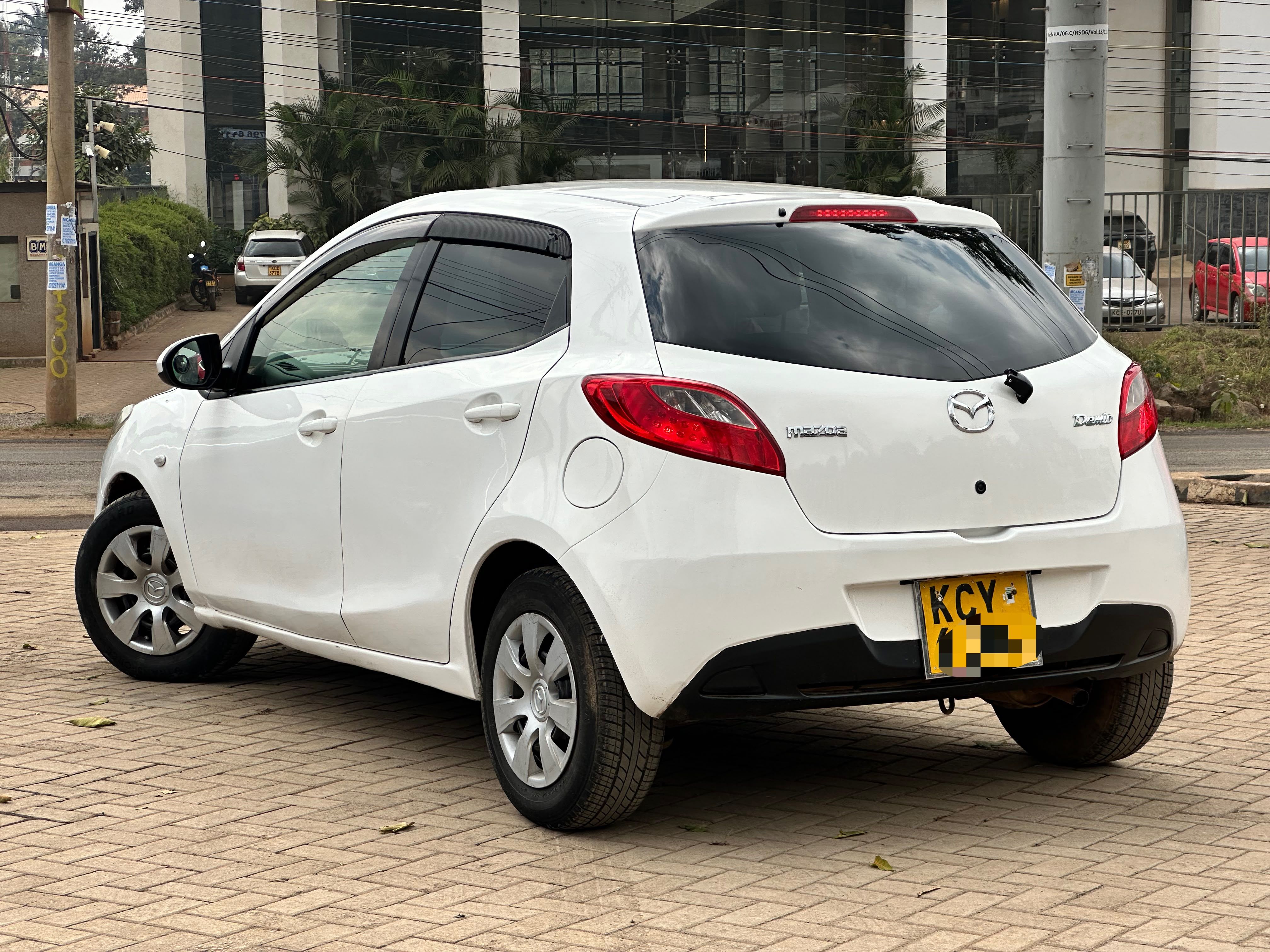 2012 Mazda Demio thumbnail 4
