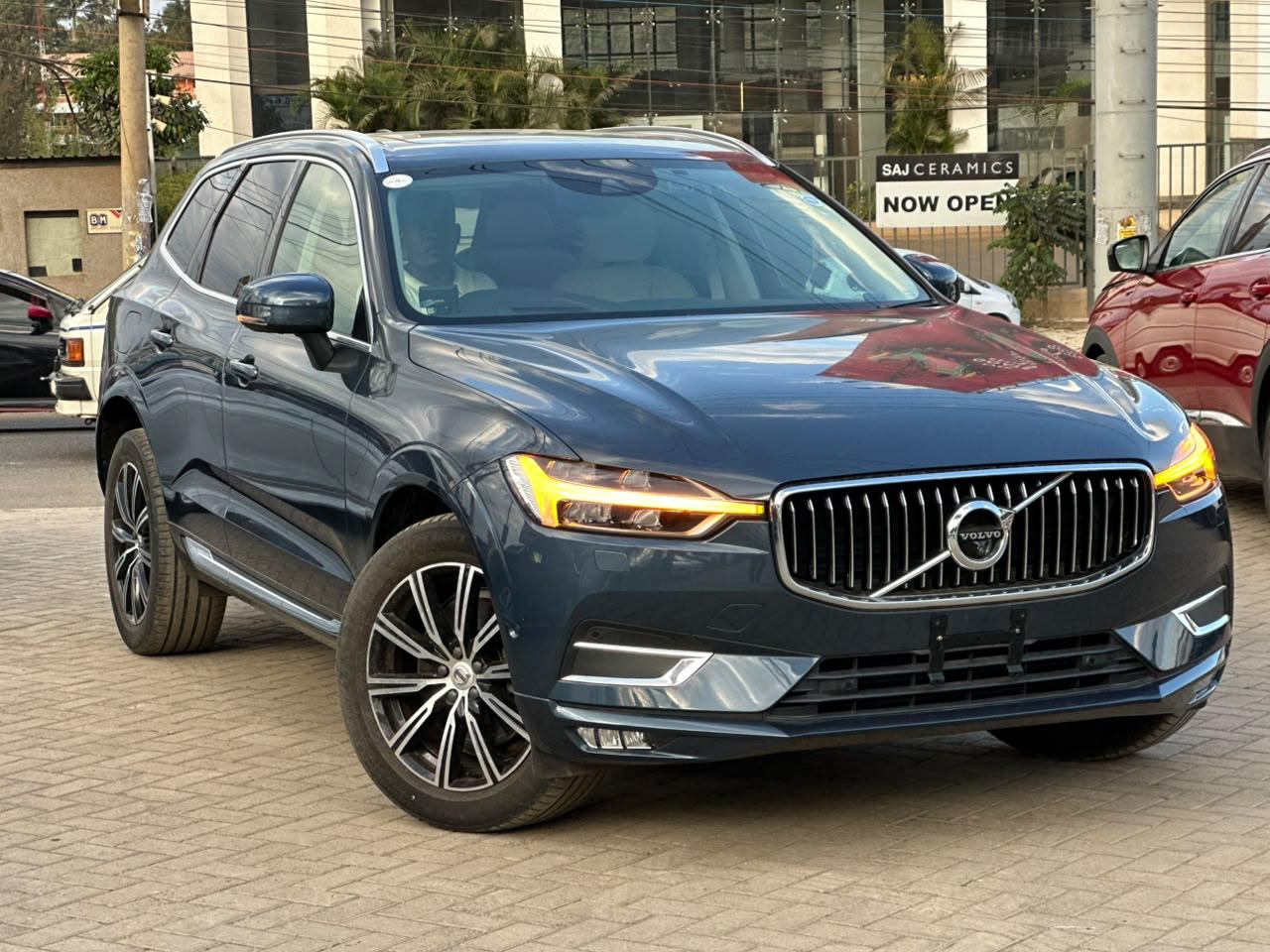 2020 Volvo XC60 D4 INSCRIPTION - view 2