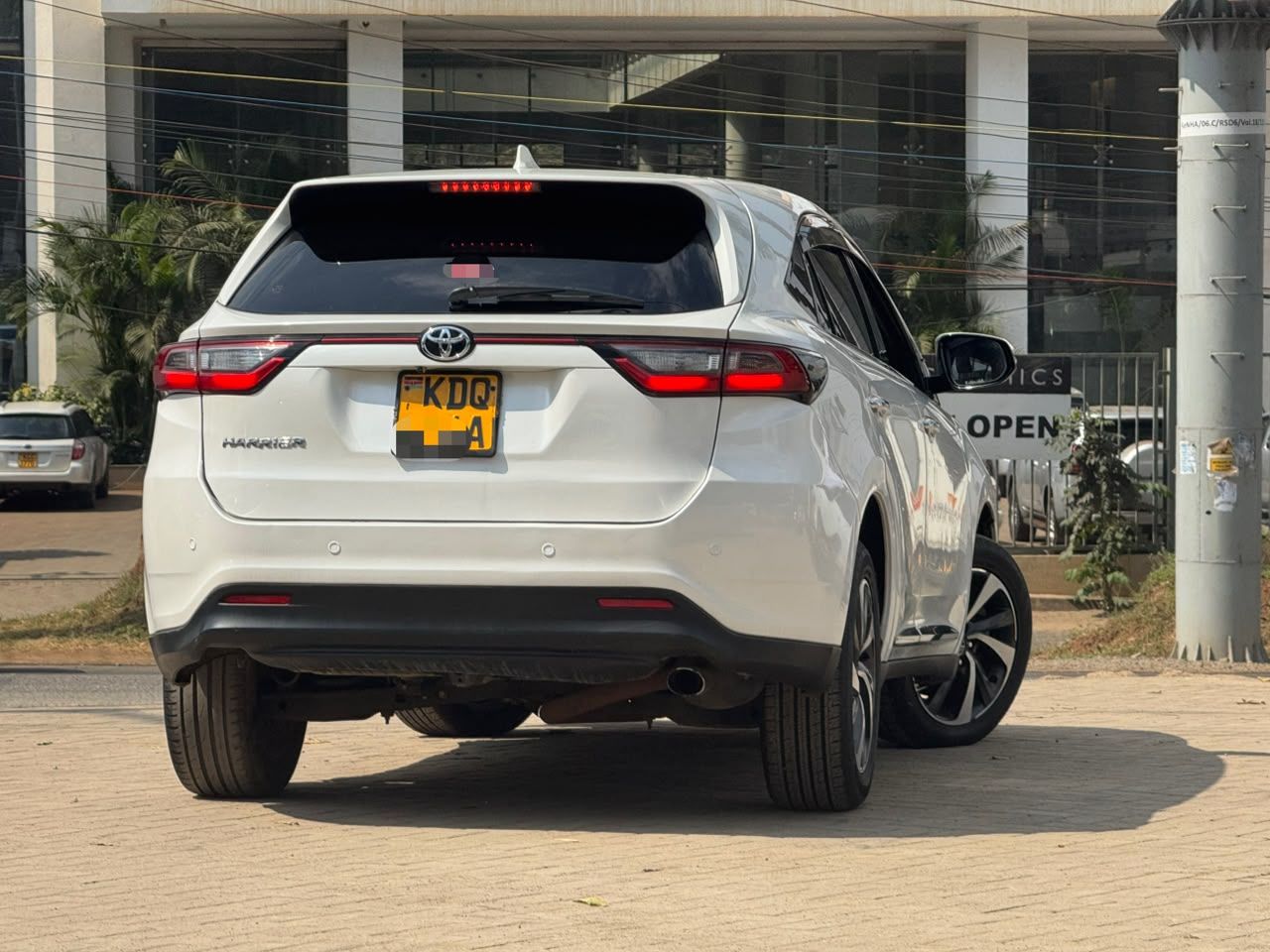 2017 Toyota Harrier thumbnail 5
