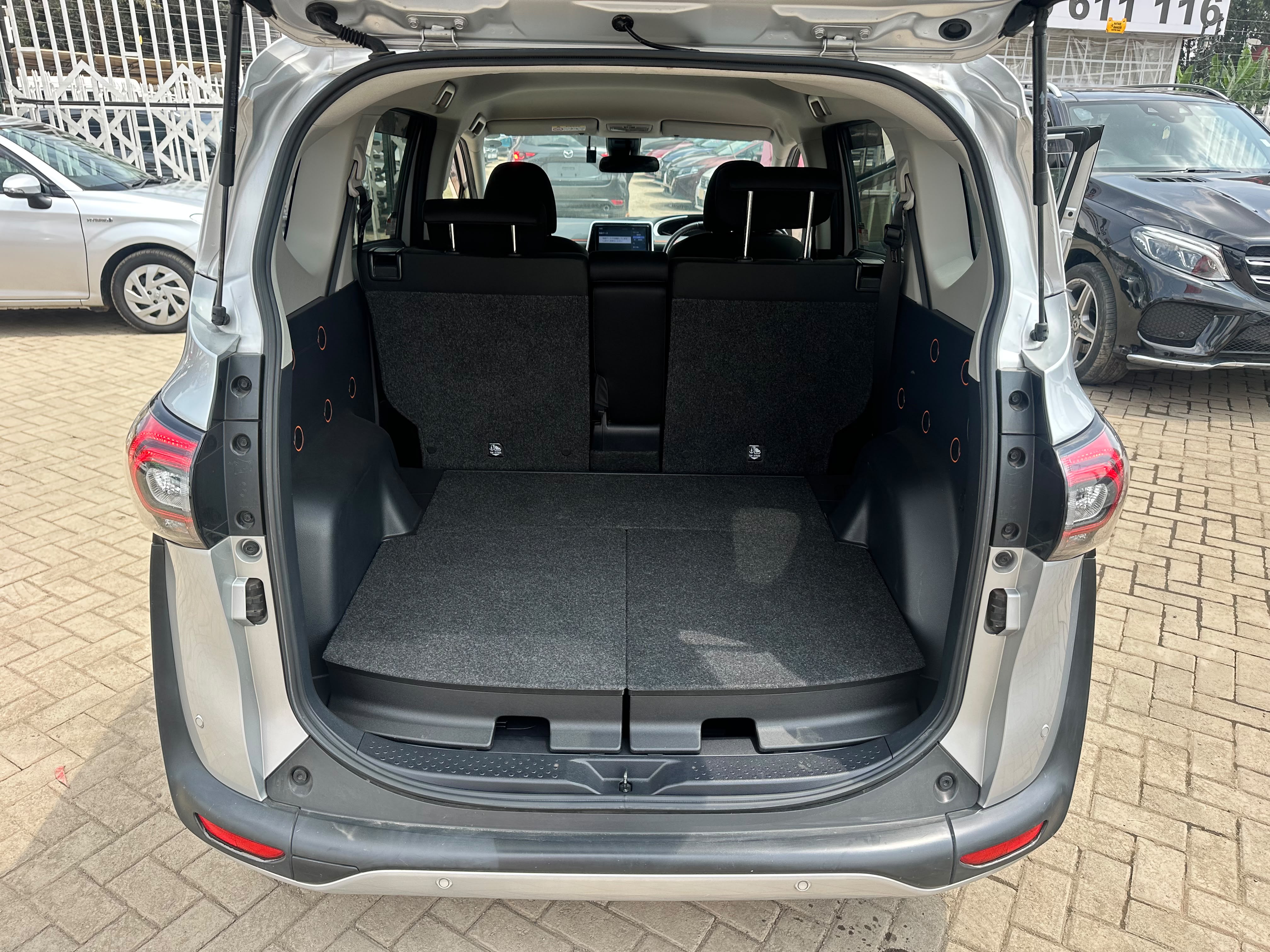 2019 Toyota Sienta thumbnail 10