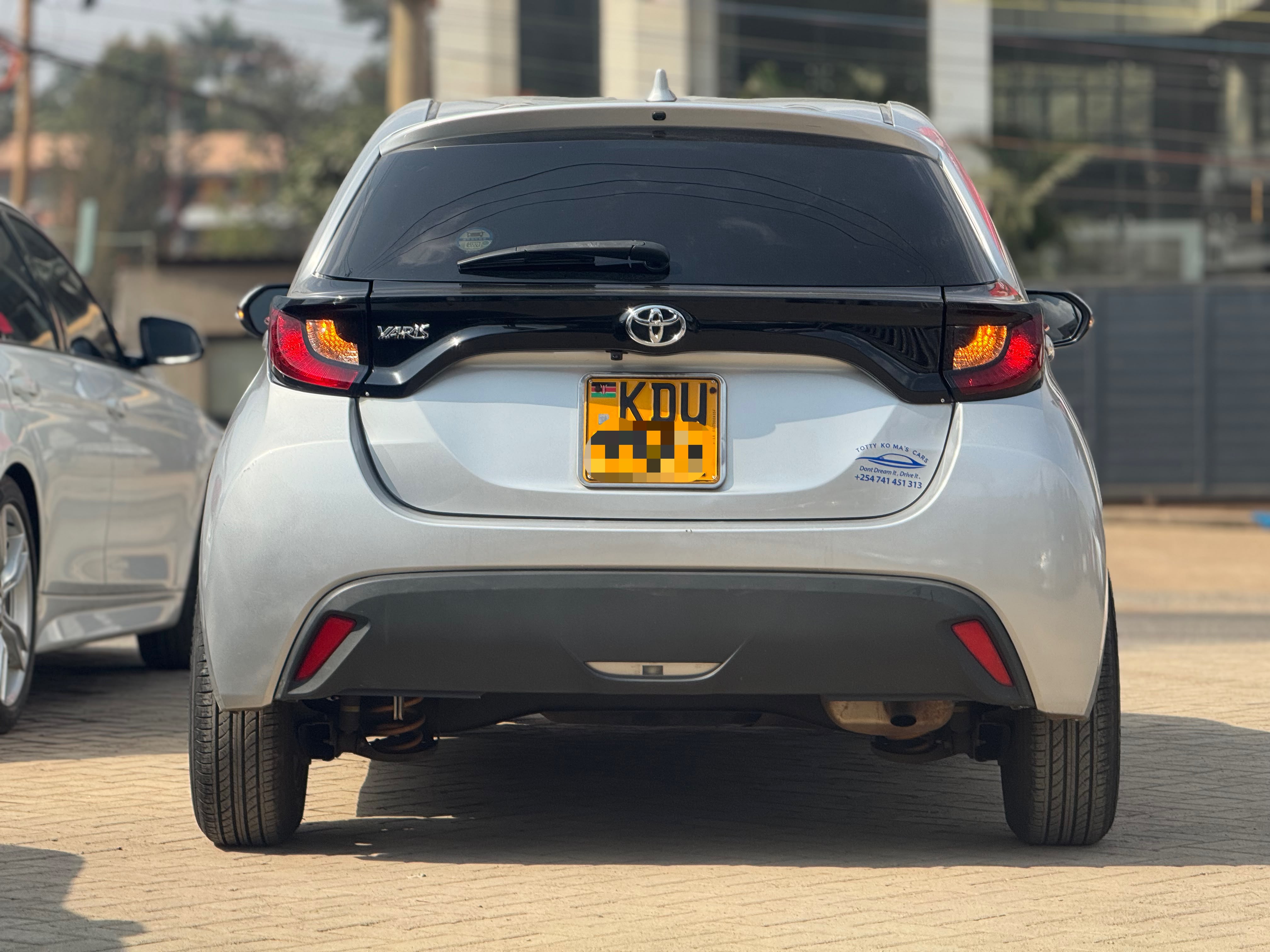 2020 Toyota Yaris thumbnail 6