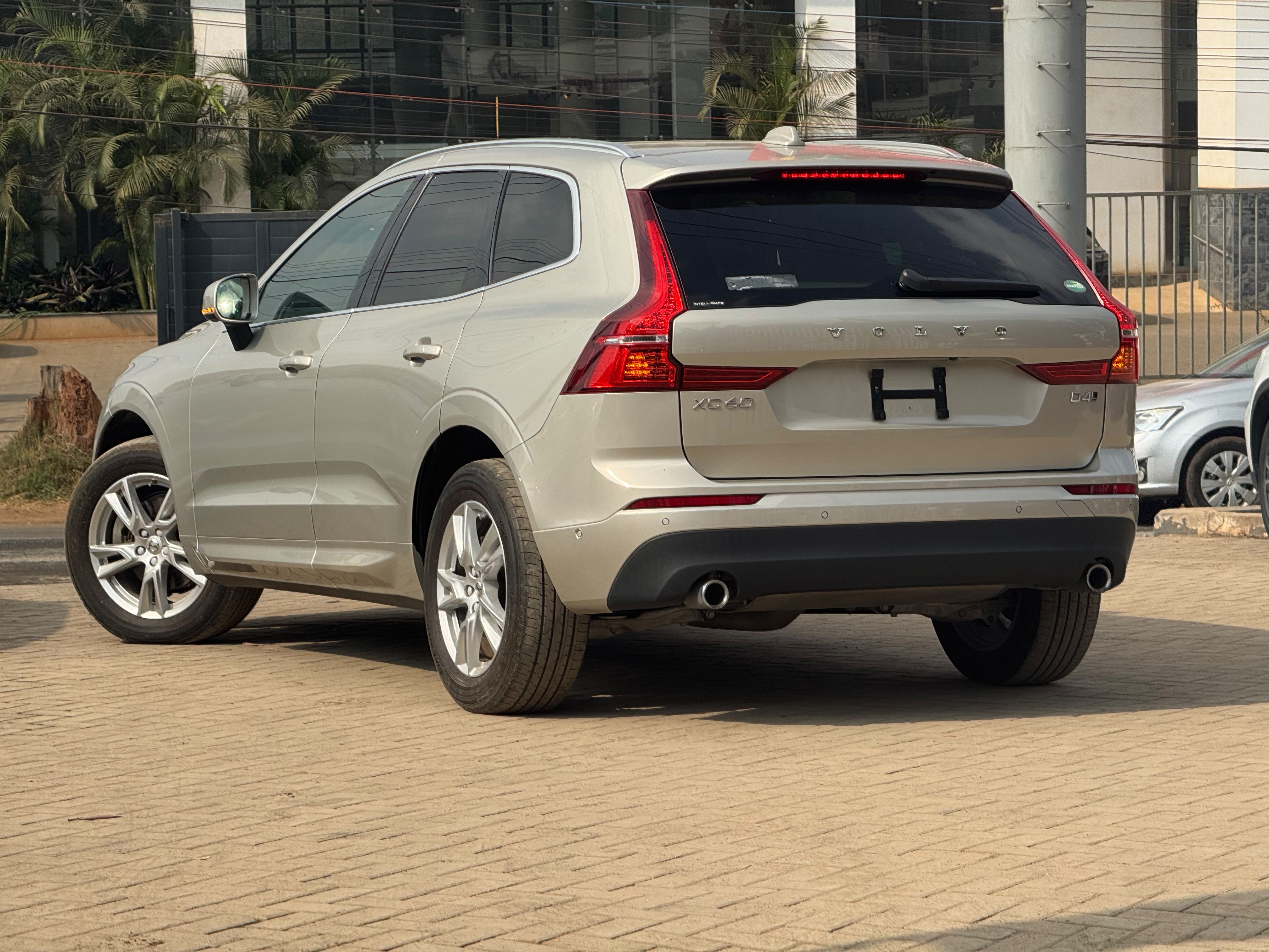 2019 Volvo Xc60 D4 thumbnail 4