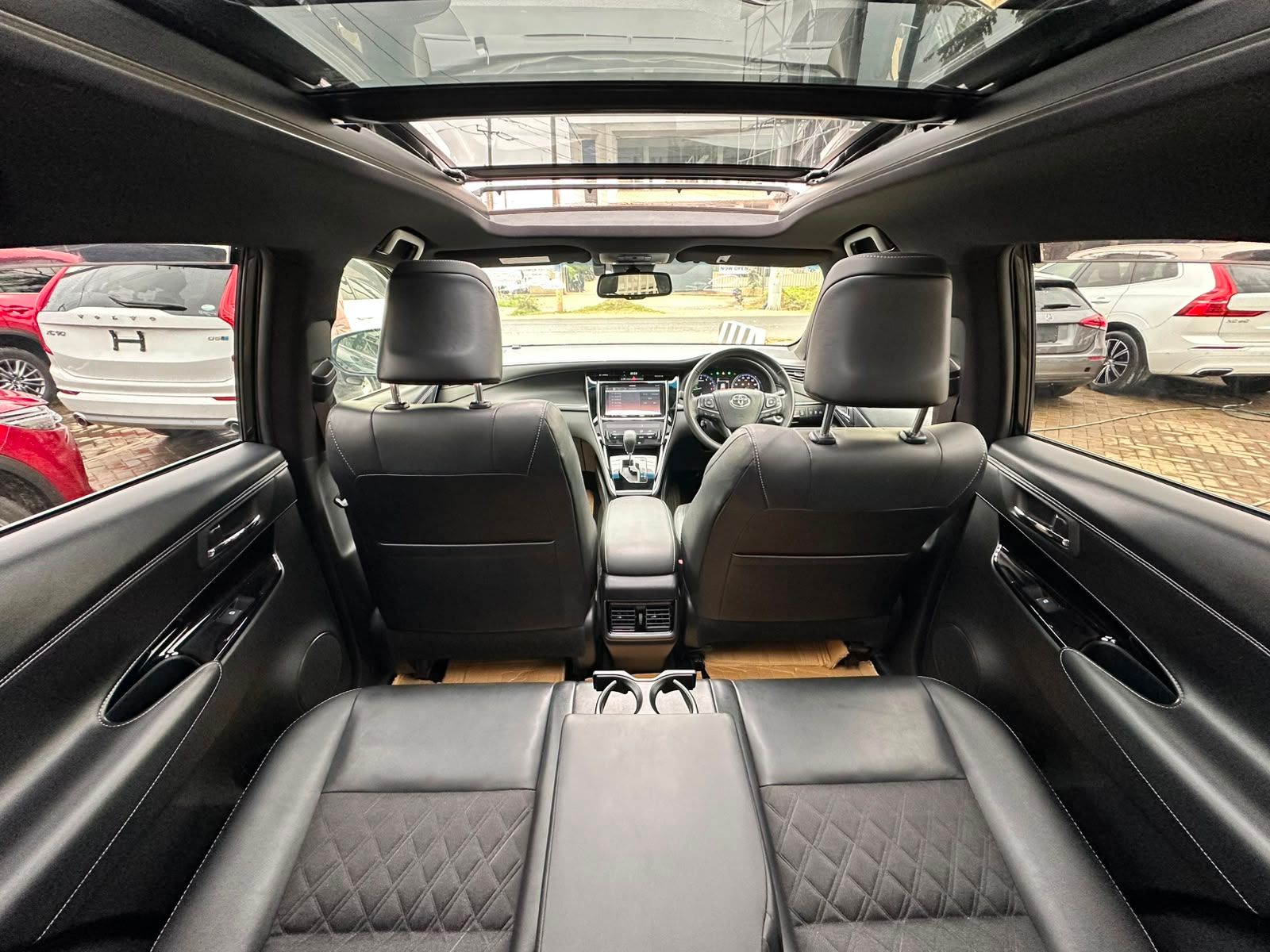2019 Toyota Harrier Premium thumbnail 12