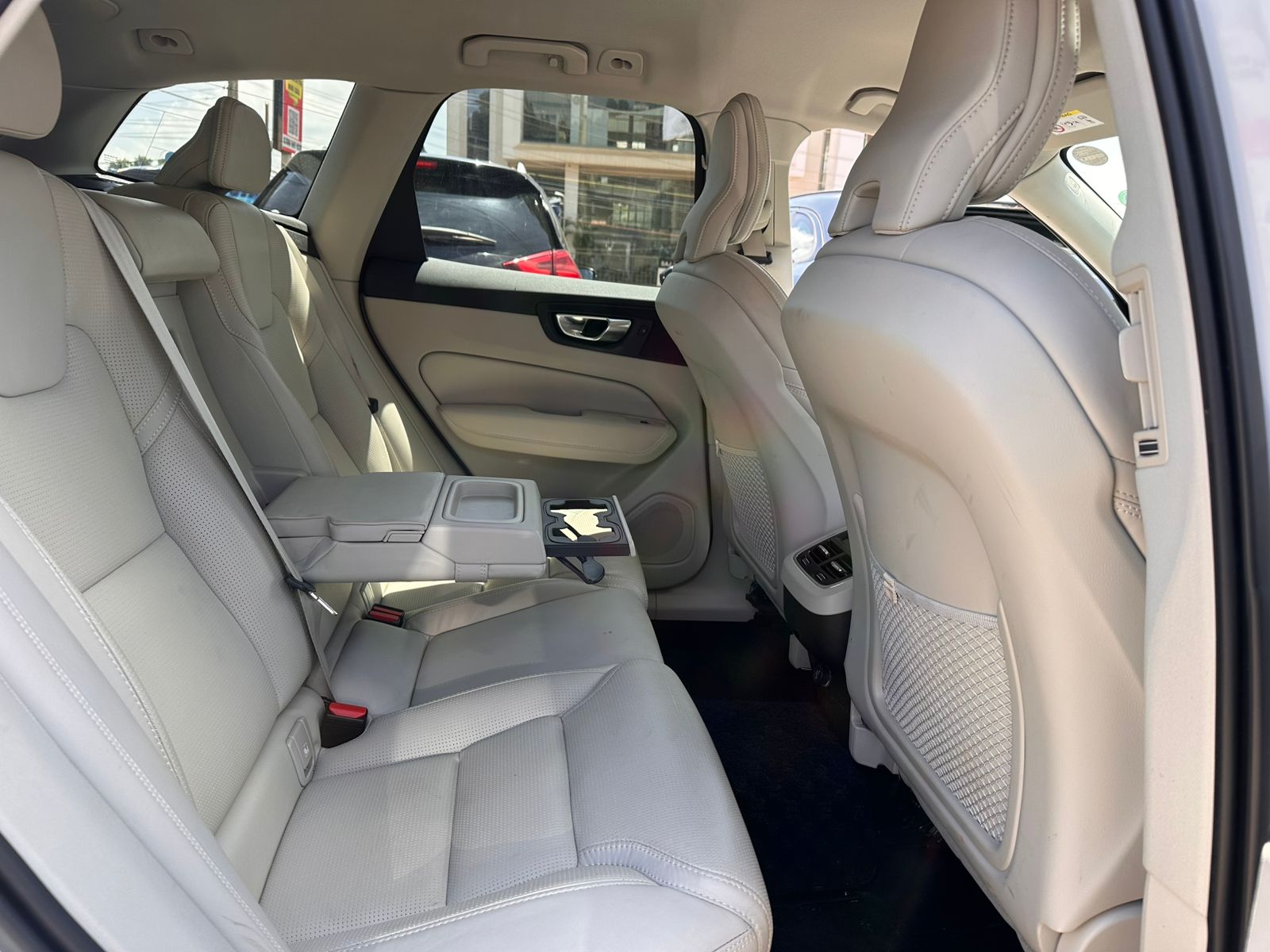 2020 Volvo XC60 B5 thumbnail 9