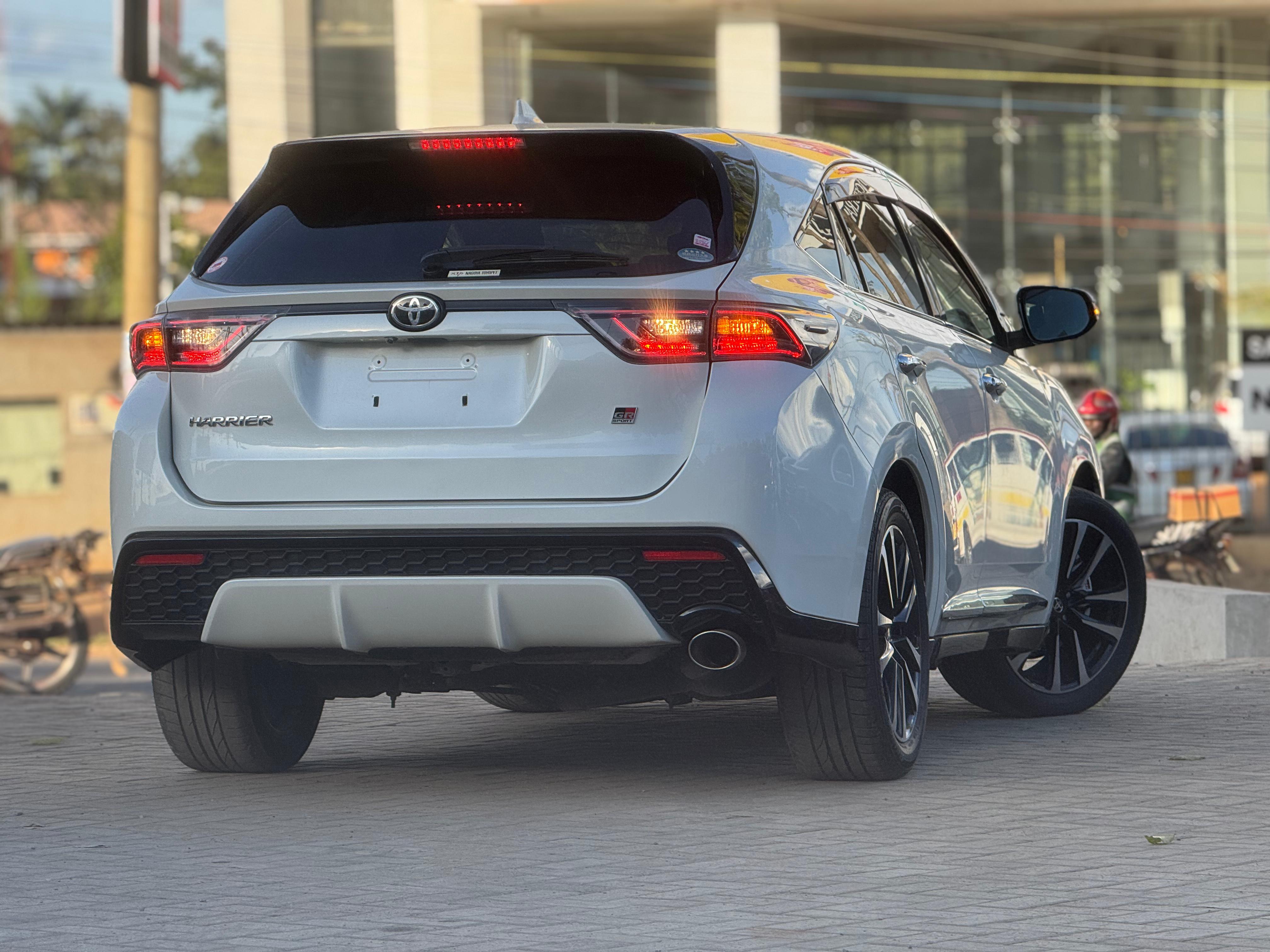 2019 Toyota Harrier thumbnail 4