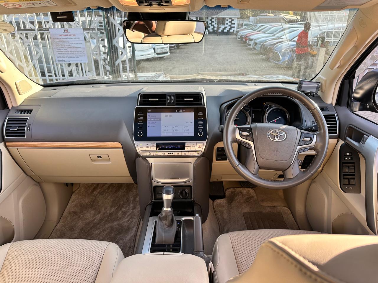 2021 Toyota Land Cruiser Prado TXL thumbnail 11
