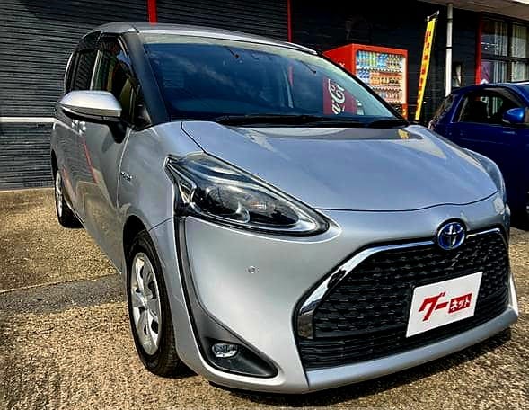 2019 Toyota Sienta - view 2