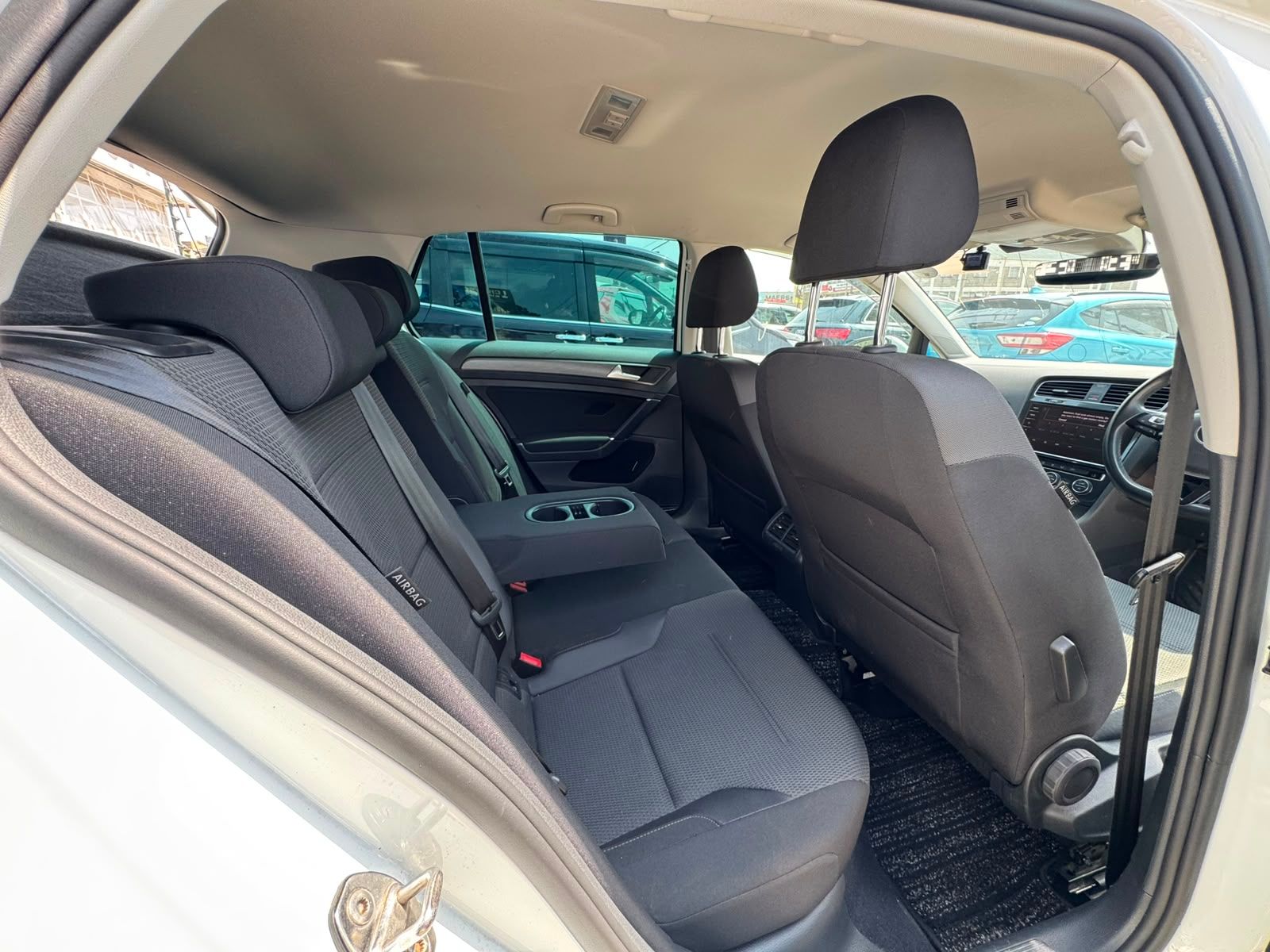 2019 Volkswagen Golf thumbnail 9