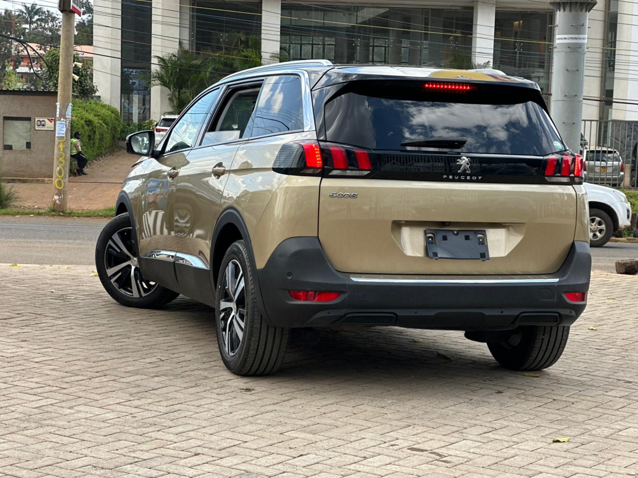 2019 Peugeot 5008 thumbnail 4