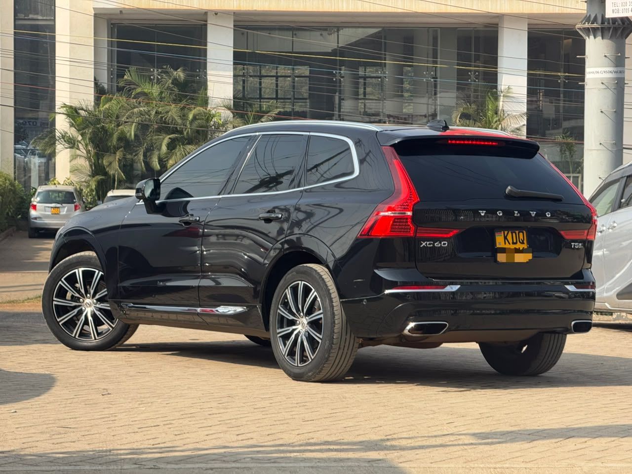 2018 Volvo Xc60 T5 thumbnail 4