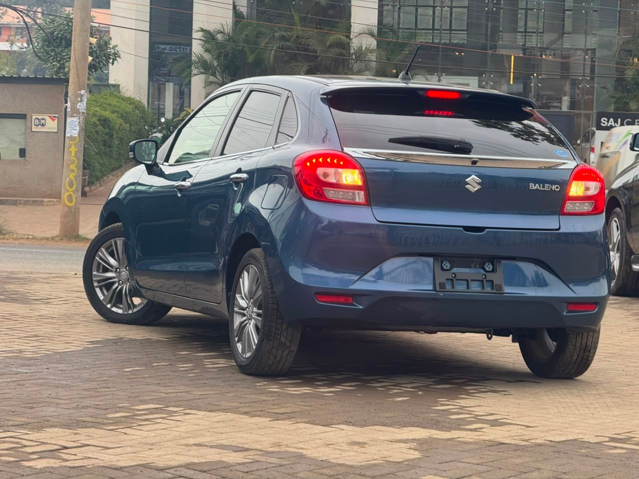 2018 suzuki baleno thumbnail 8