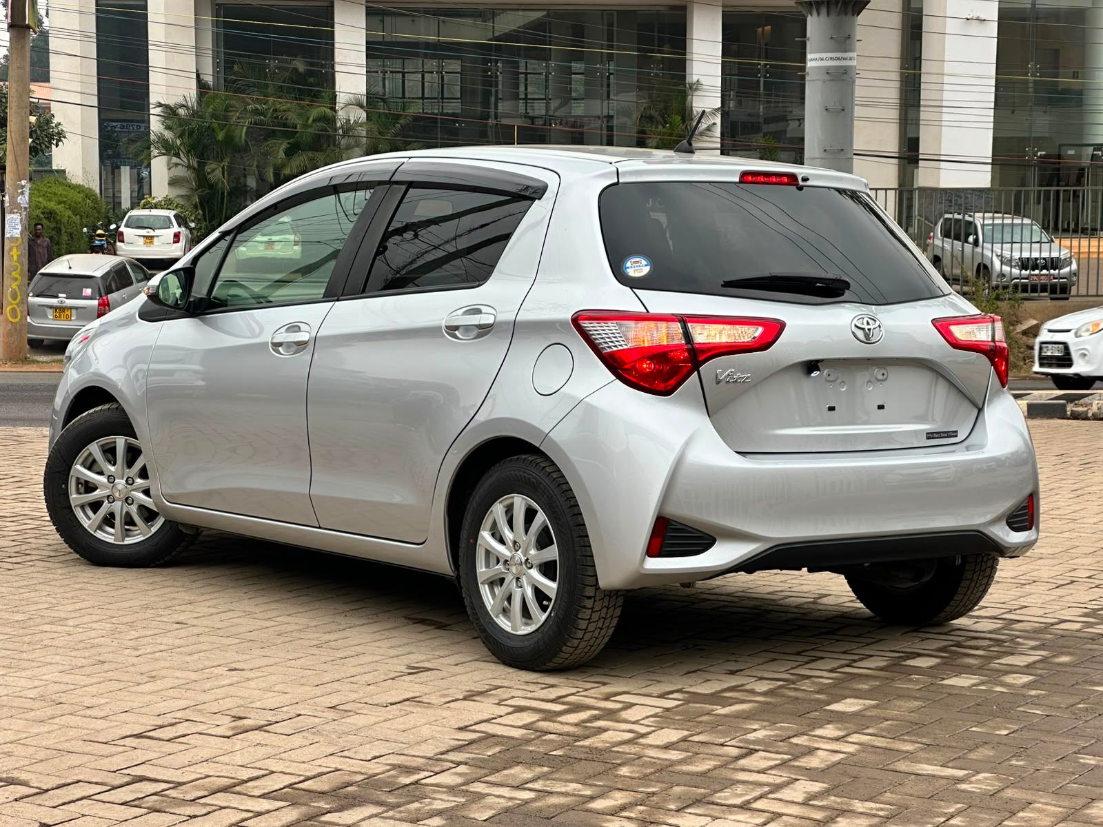 2019 Toyota vitz thumbnail 4
