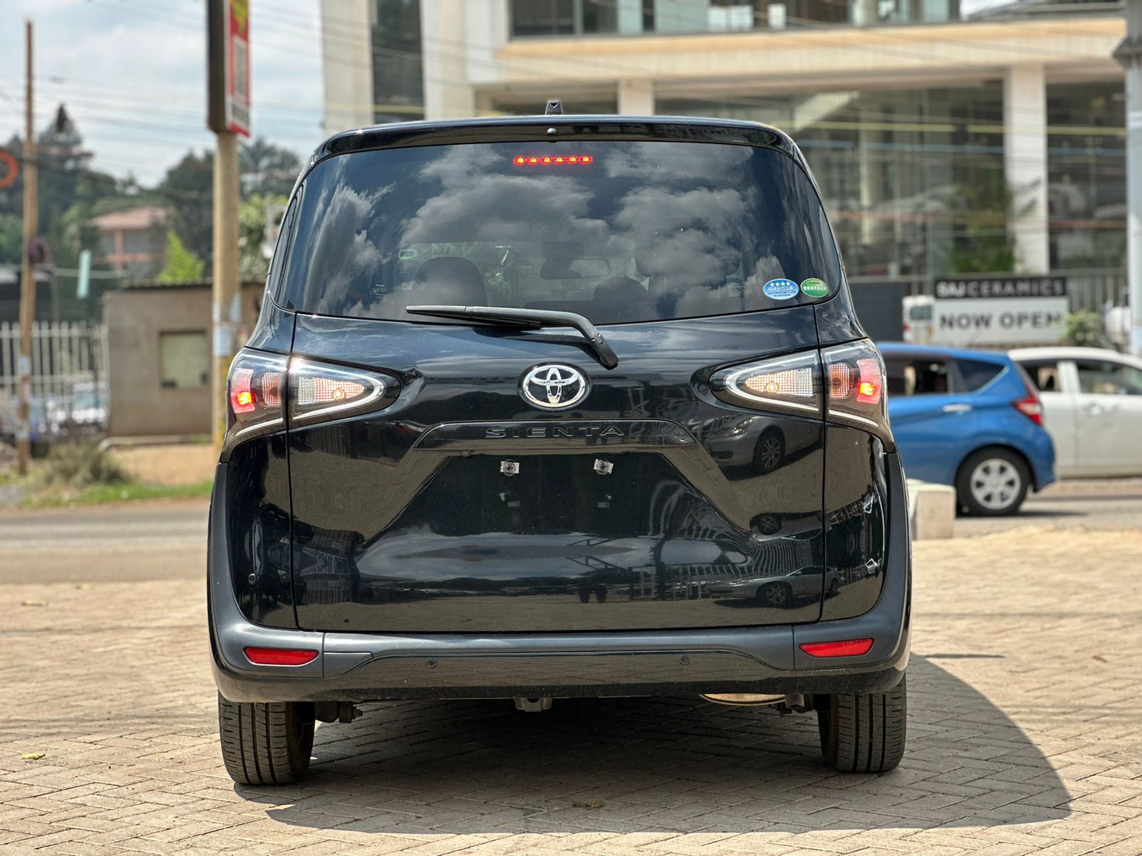 2019 Toyota Sienta Non Hybrid thumbnail 5