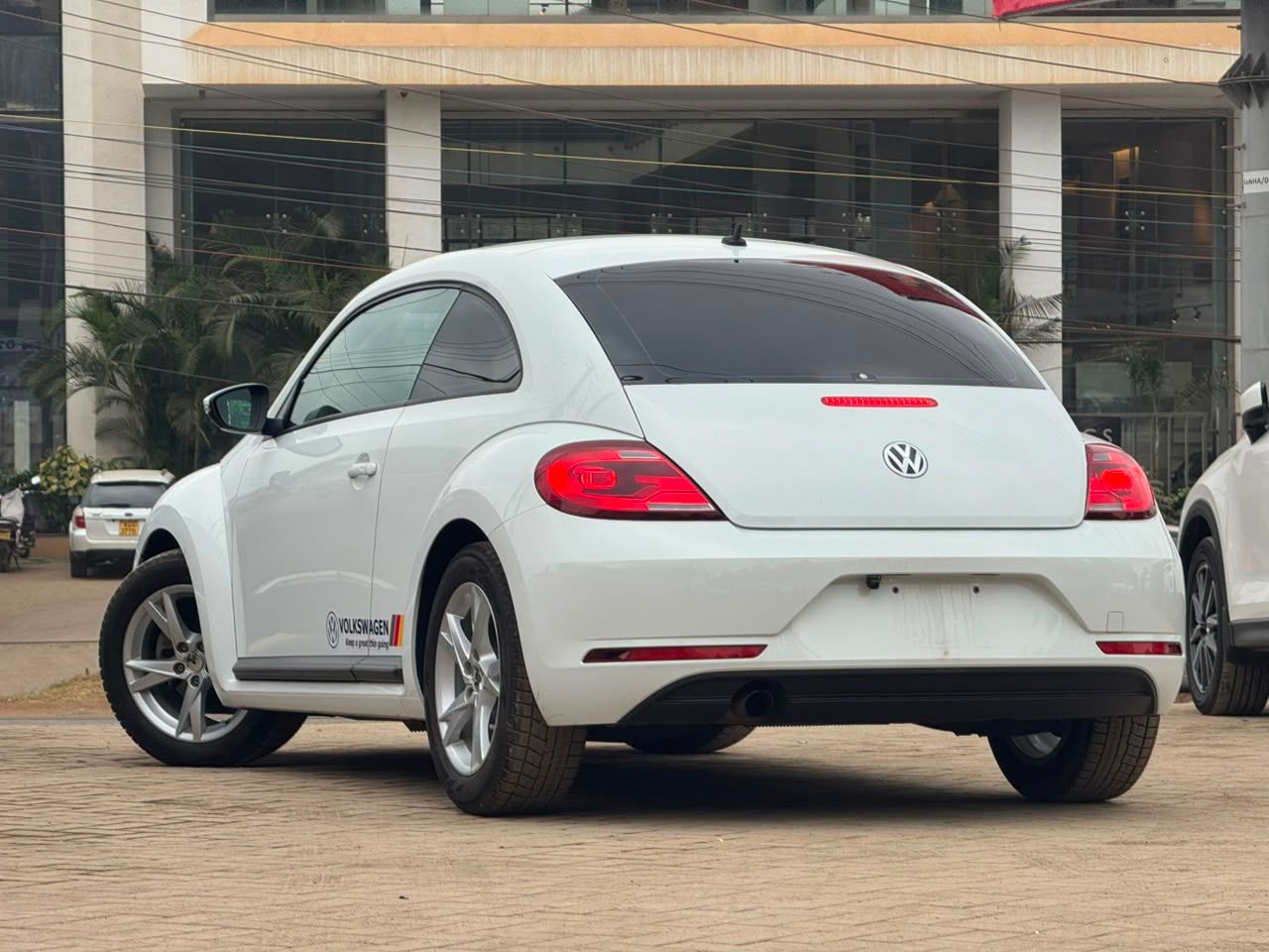 2019 Volkswagen Beetle thumbnail 4