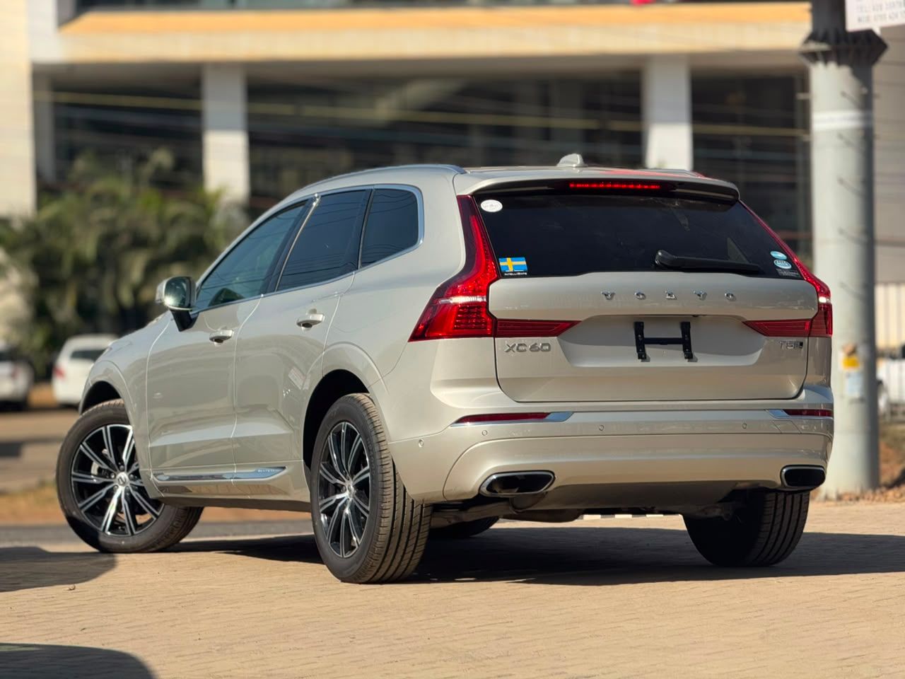 2019 Volvo Xc60 T5 inscription  thumbnail 4