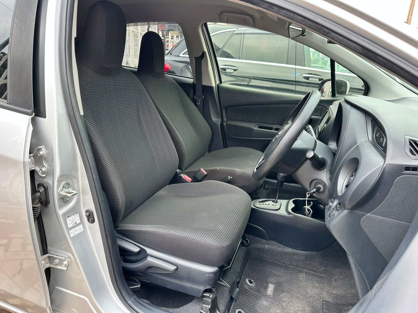 2019 Toyota vitz thumbnail 10