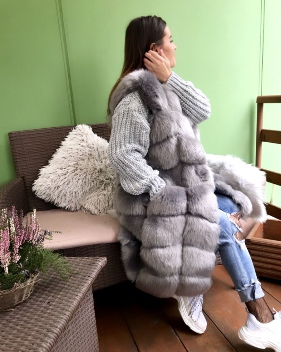 medium faxu fur vest in gray color