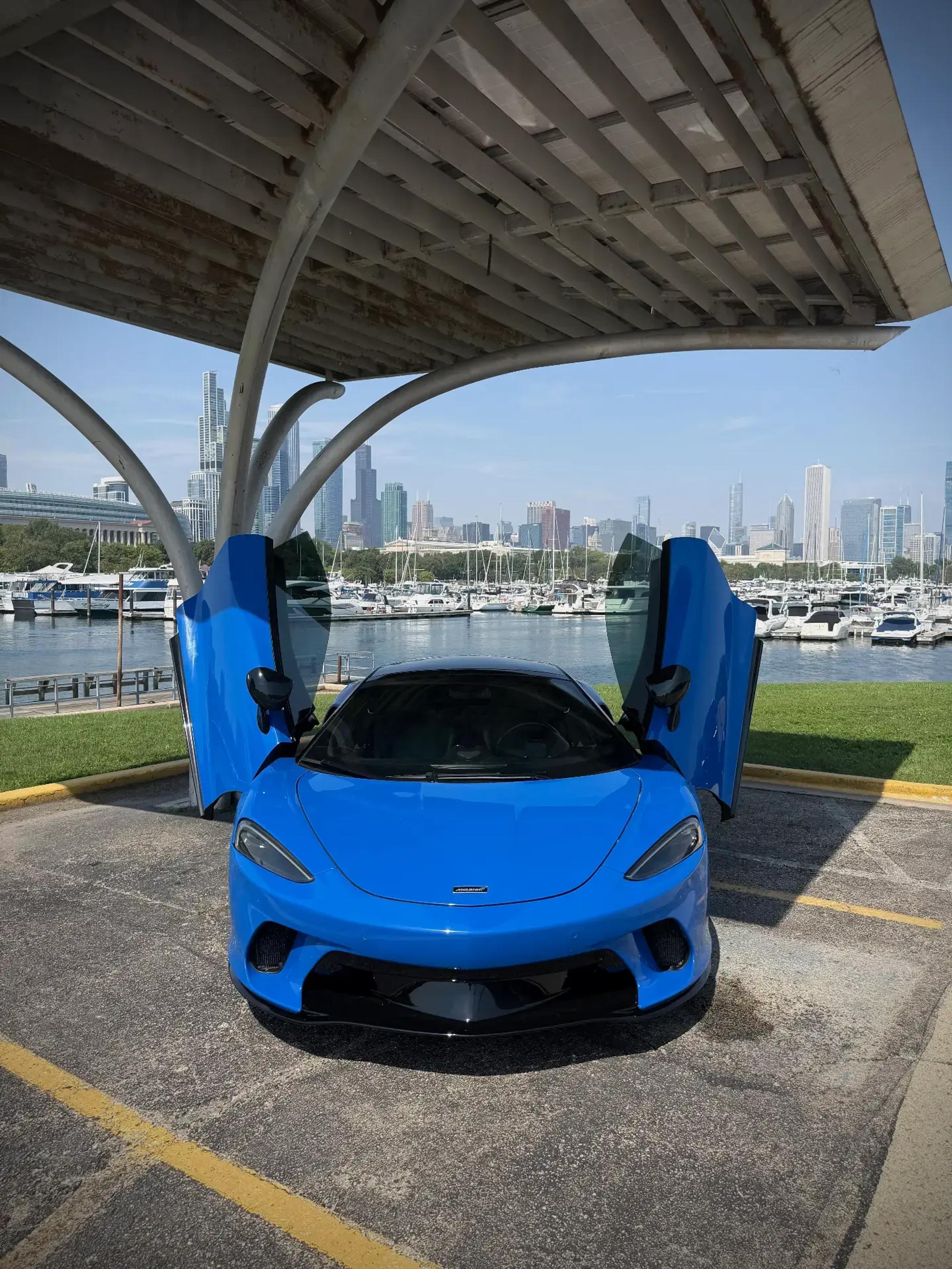 McLaren GT