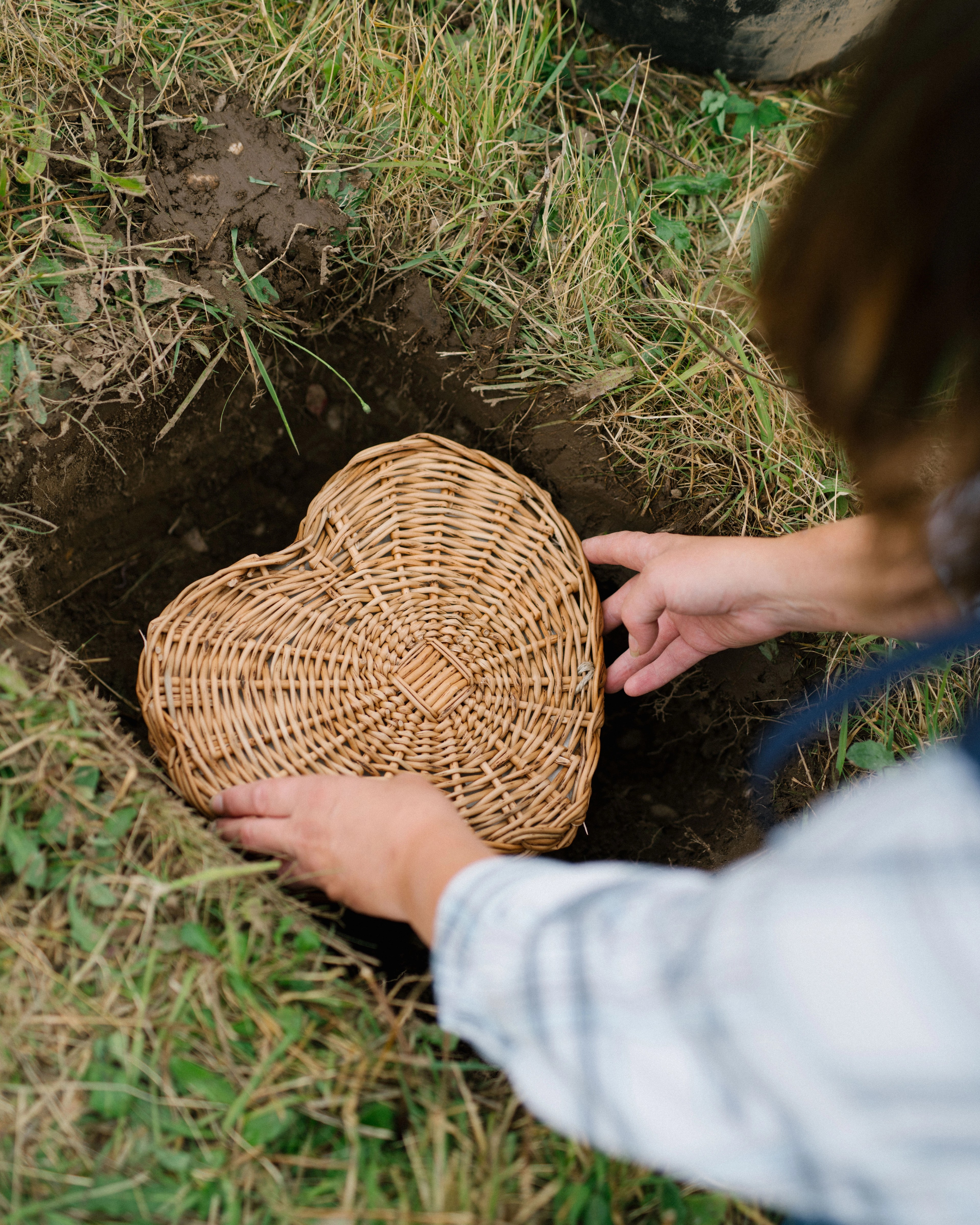 interring ashes in nature ceremony