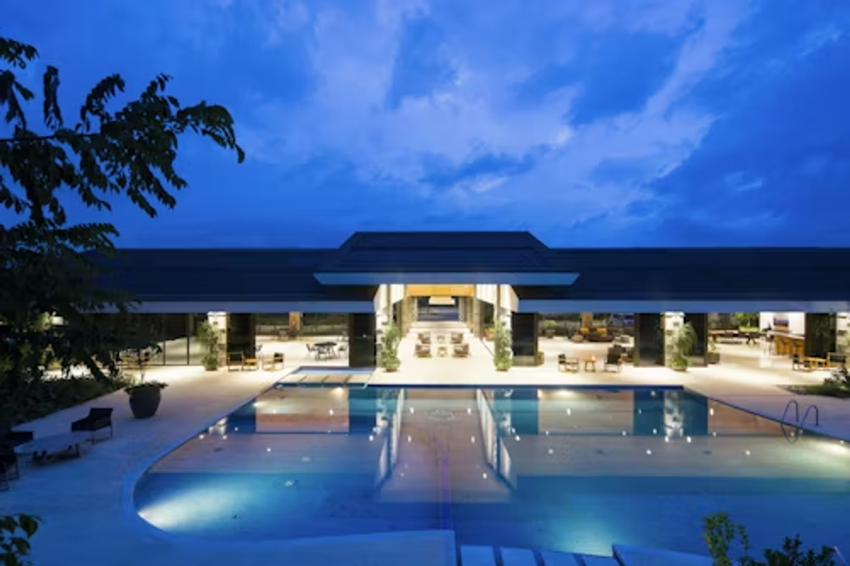 Hotels & Resorts