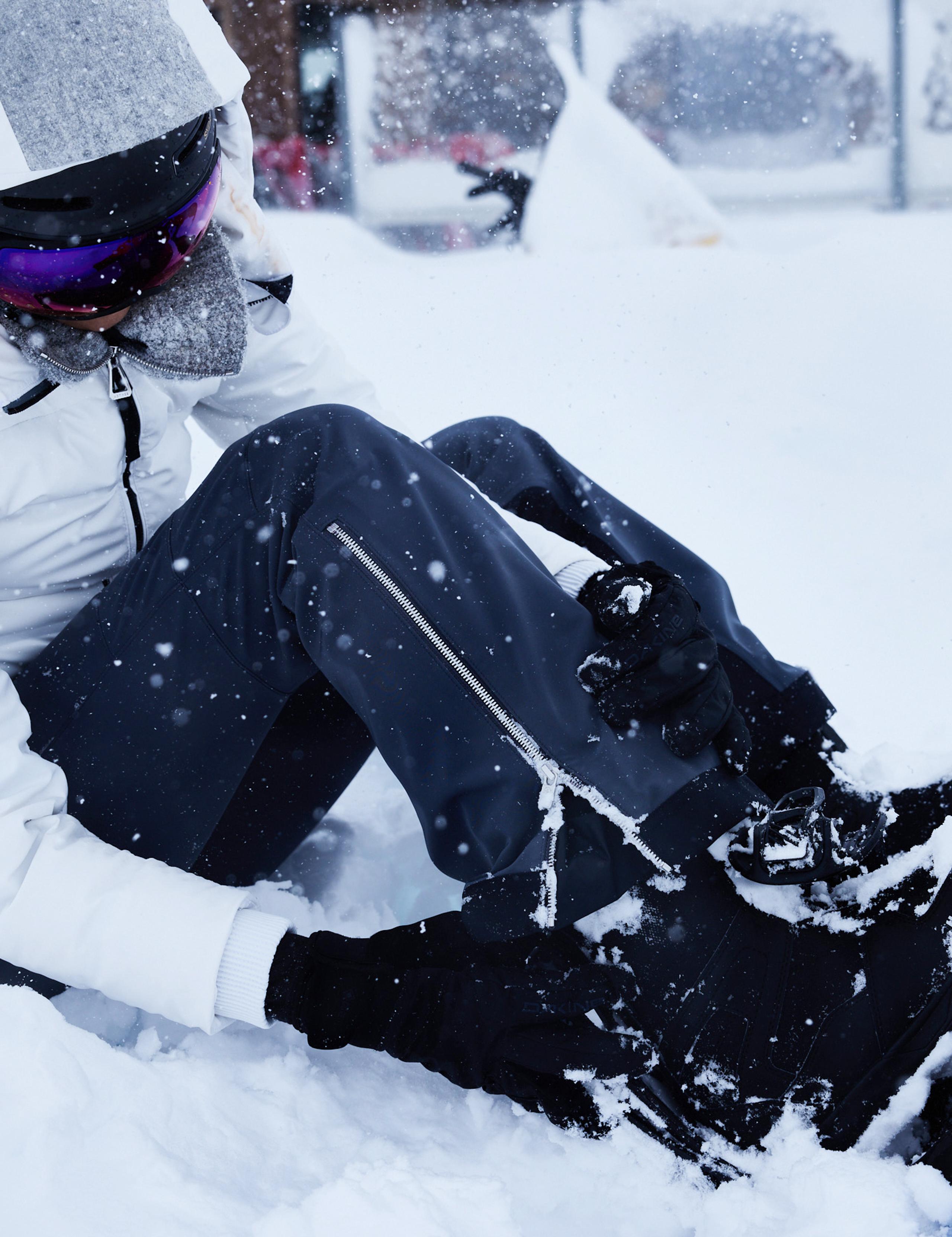 Women wearing Descent Snow Bib 2.0 getting ready to snowboard
