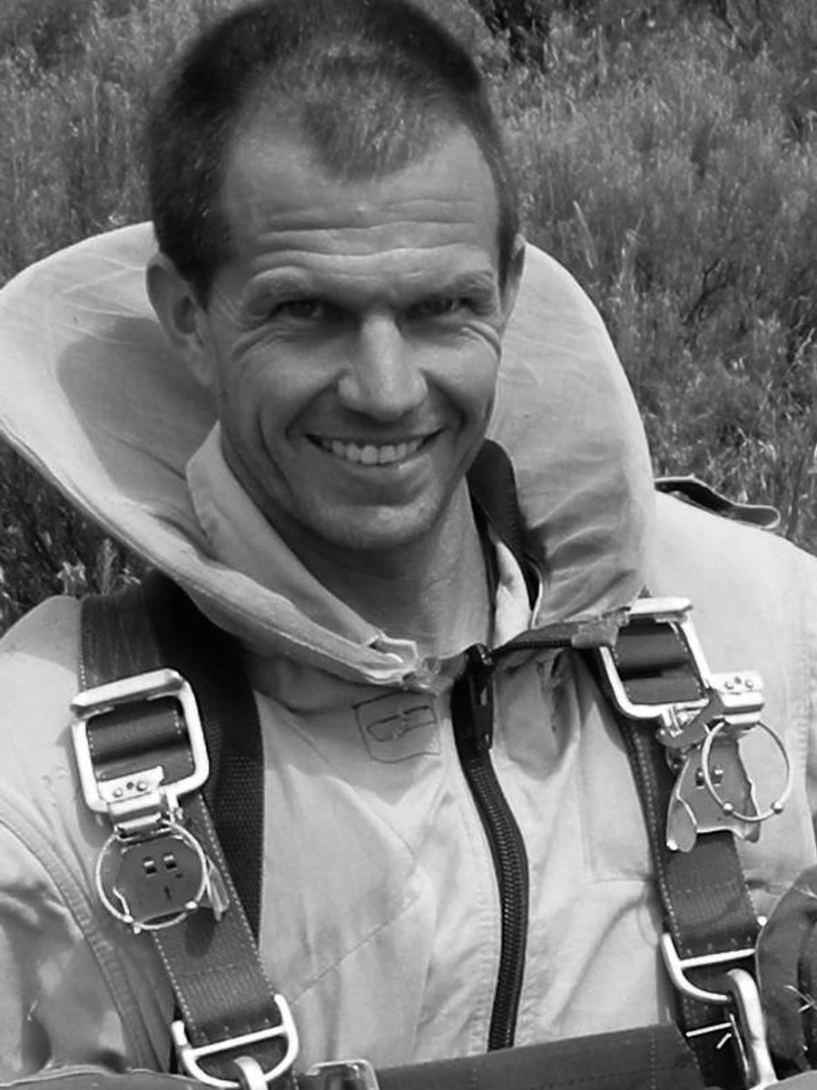 Smokejumpers The Unsung Heroes on the Front Lines of the Wildfires