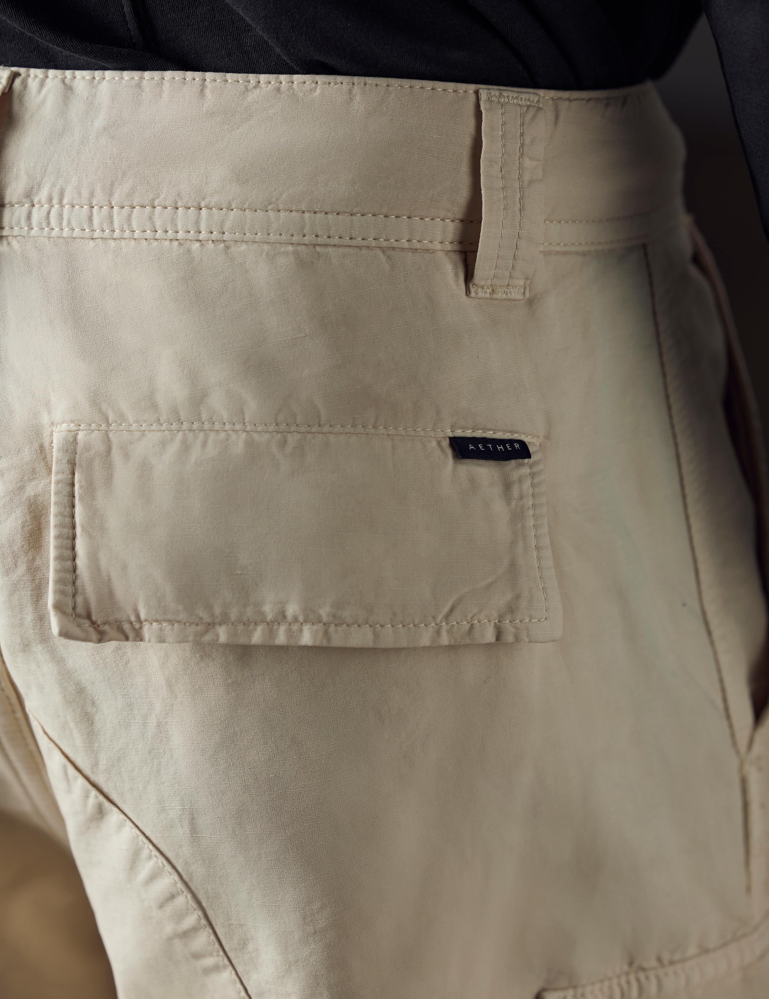 Back pockets detail of Glade Fatigue Pant.